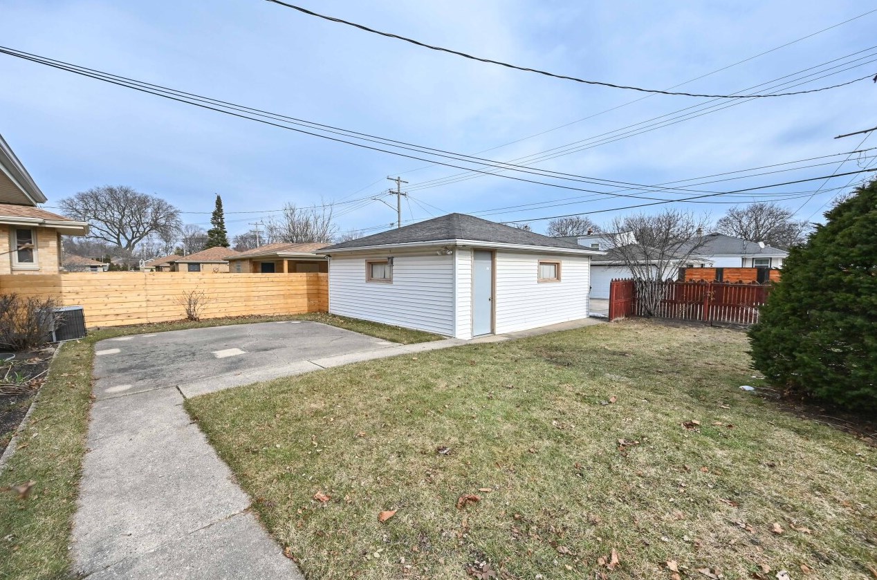 3708 101, Milwaukee WI 53222-2309 exterior