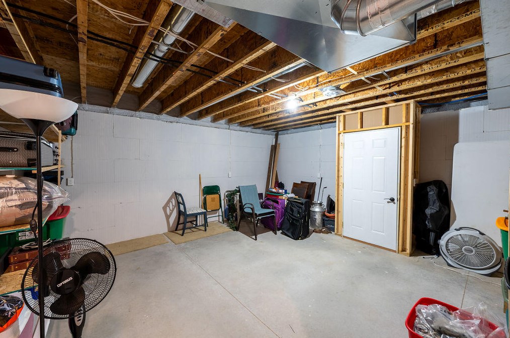 1600 Iris St, Holmen WI  54636-8828 exterior