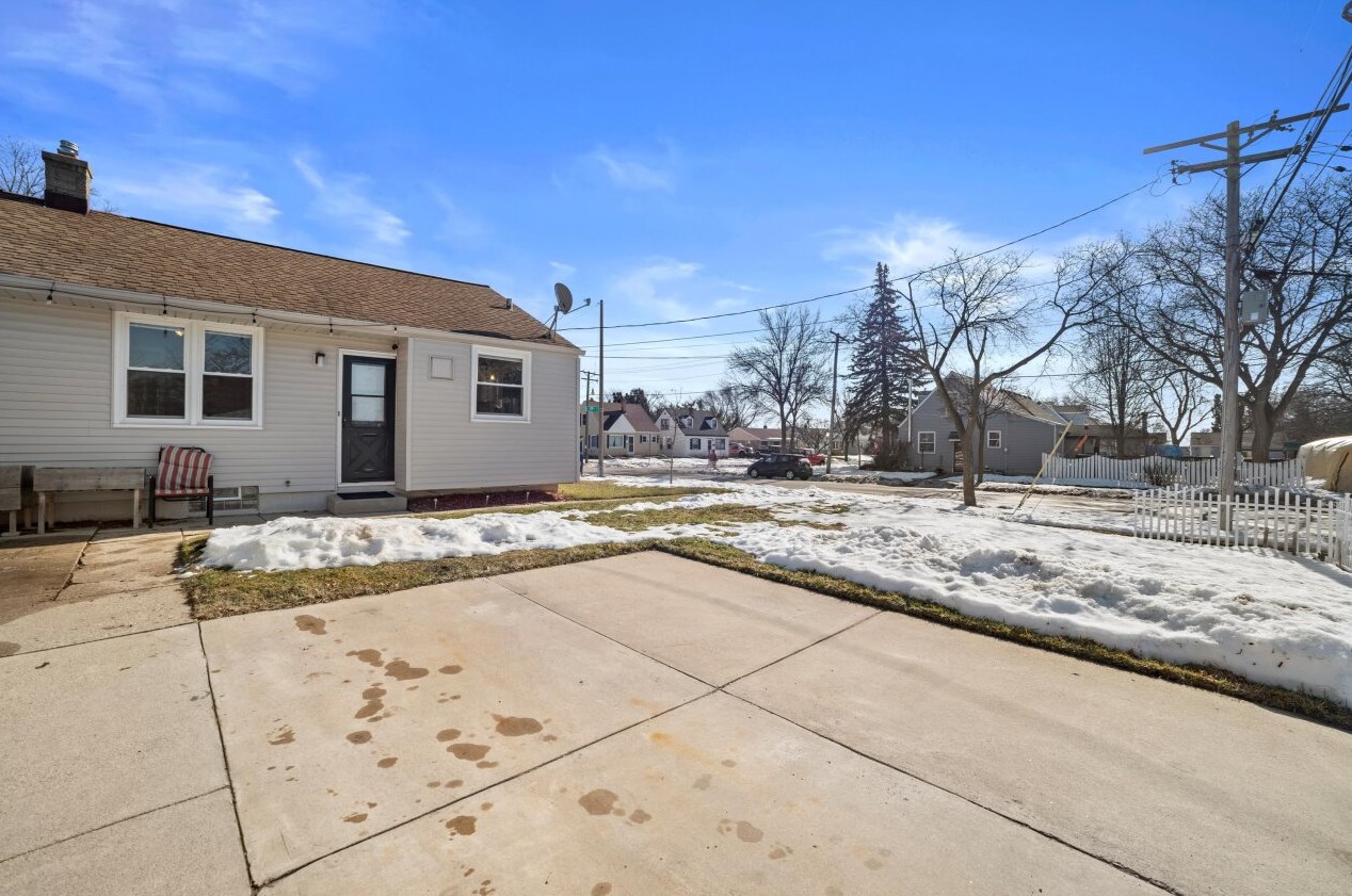 3503 97th Pl, Milwaukee WI  53222-2630 exterior