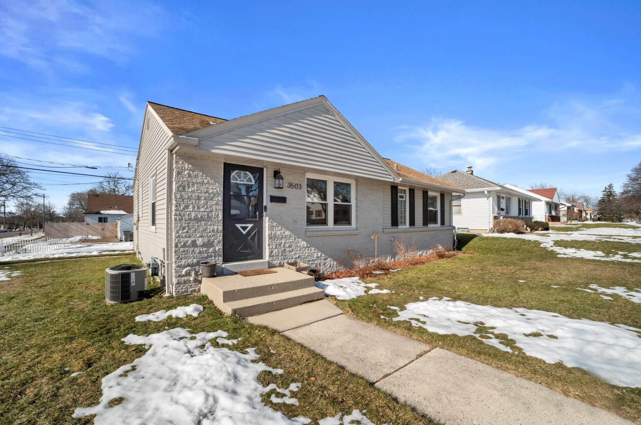 3503 97th Pl, Milwaukee WI  53222-2630 exterior