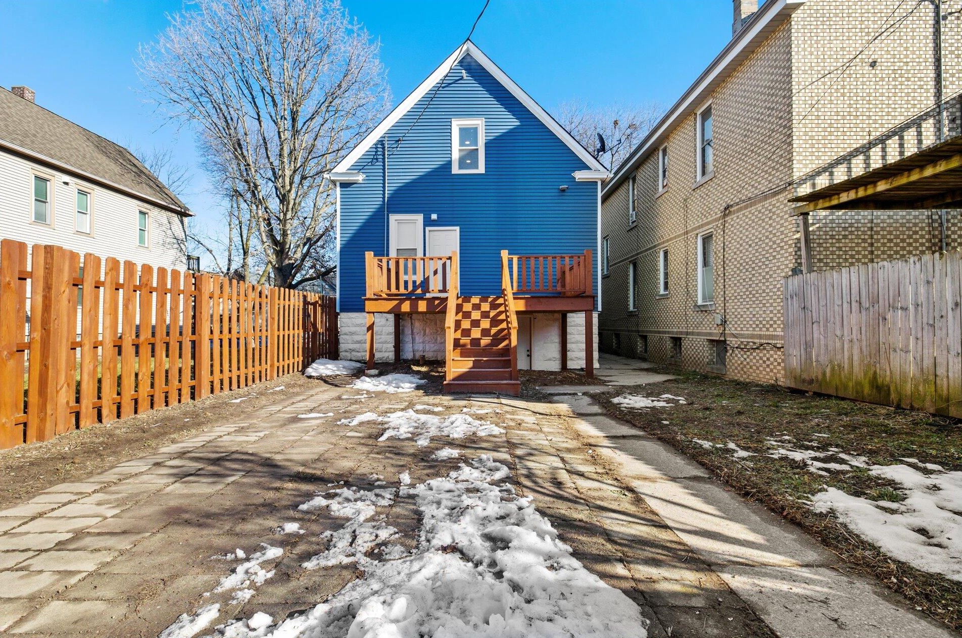 2953 11 St, Milwaukee WI 53215-3813 exterior