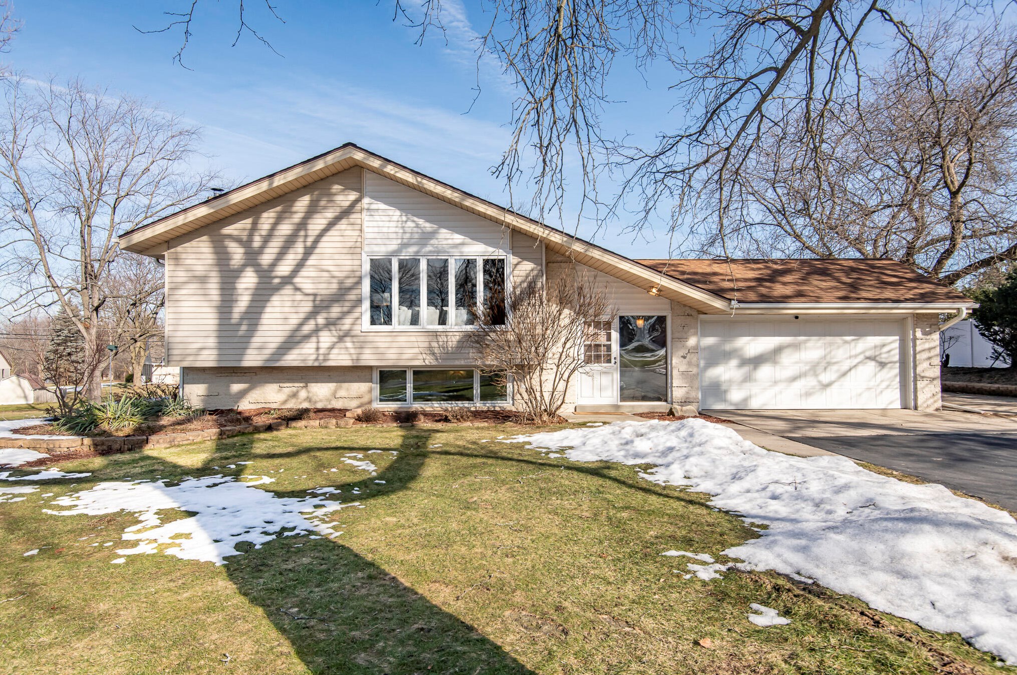 3220 Ventura Dr, Waukesha WI  53151-4269 exterior