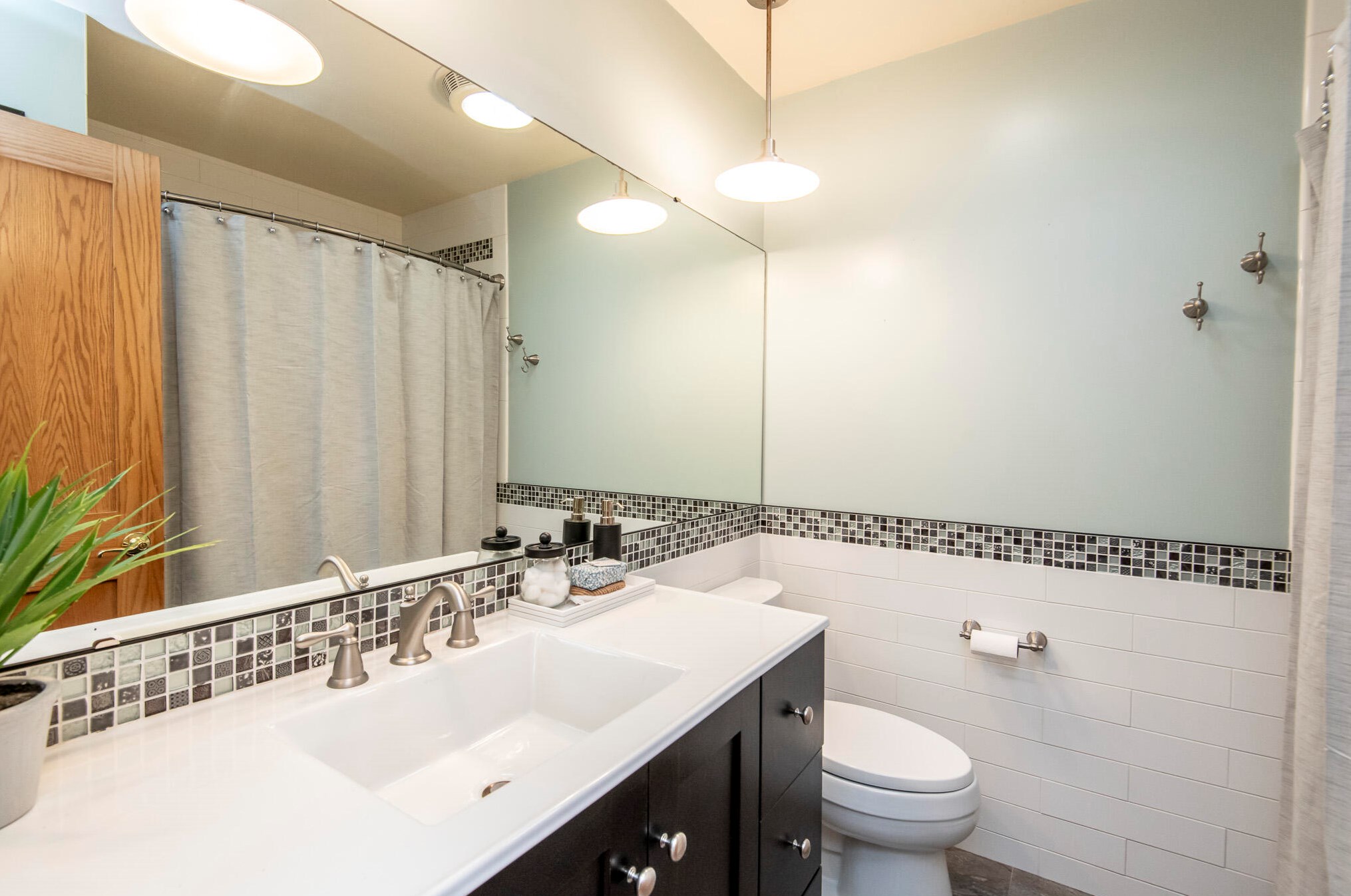 3220 Ventura Dr, Waukesha WI  53151-4269 exterior