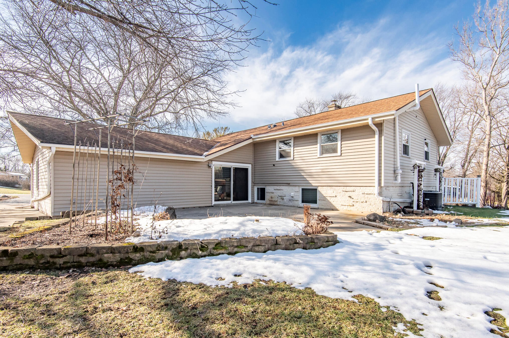 3220 Ventura Dr, Waukesha WI  53151-4269 exterior