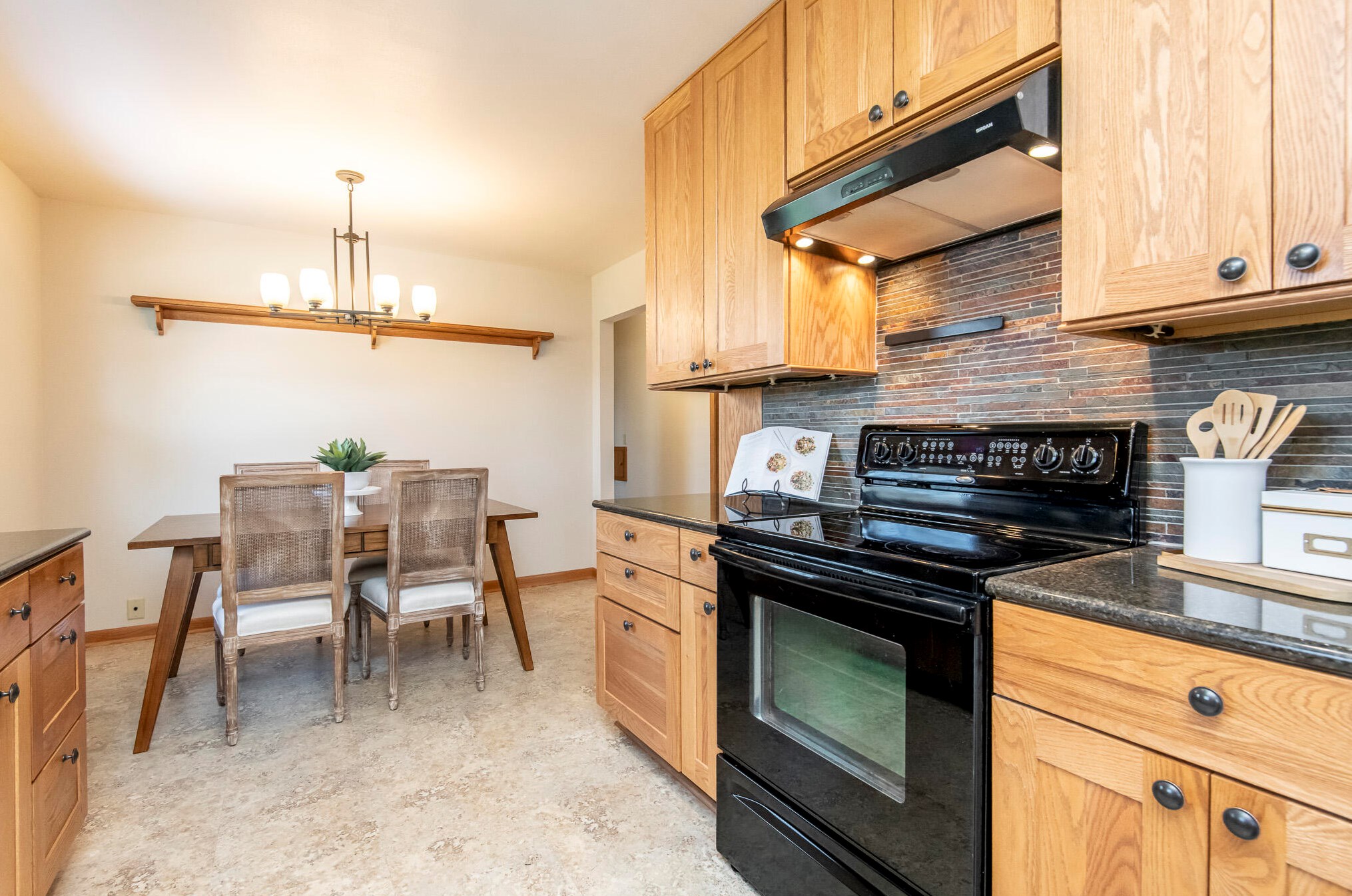 3220 Ventura Dr, Waukesha WI  53151-4269 exterior