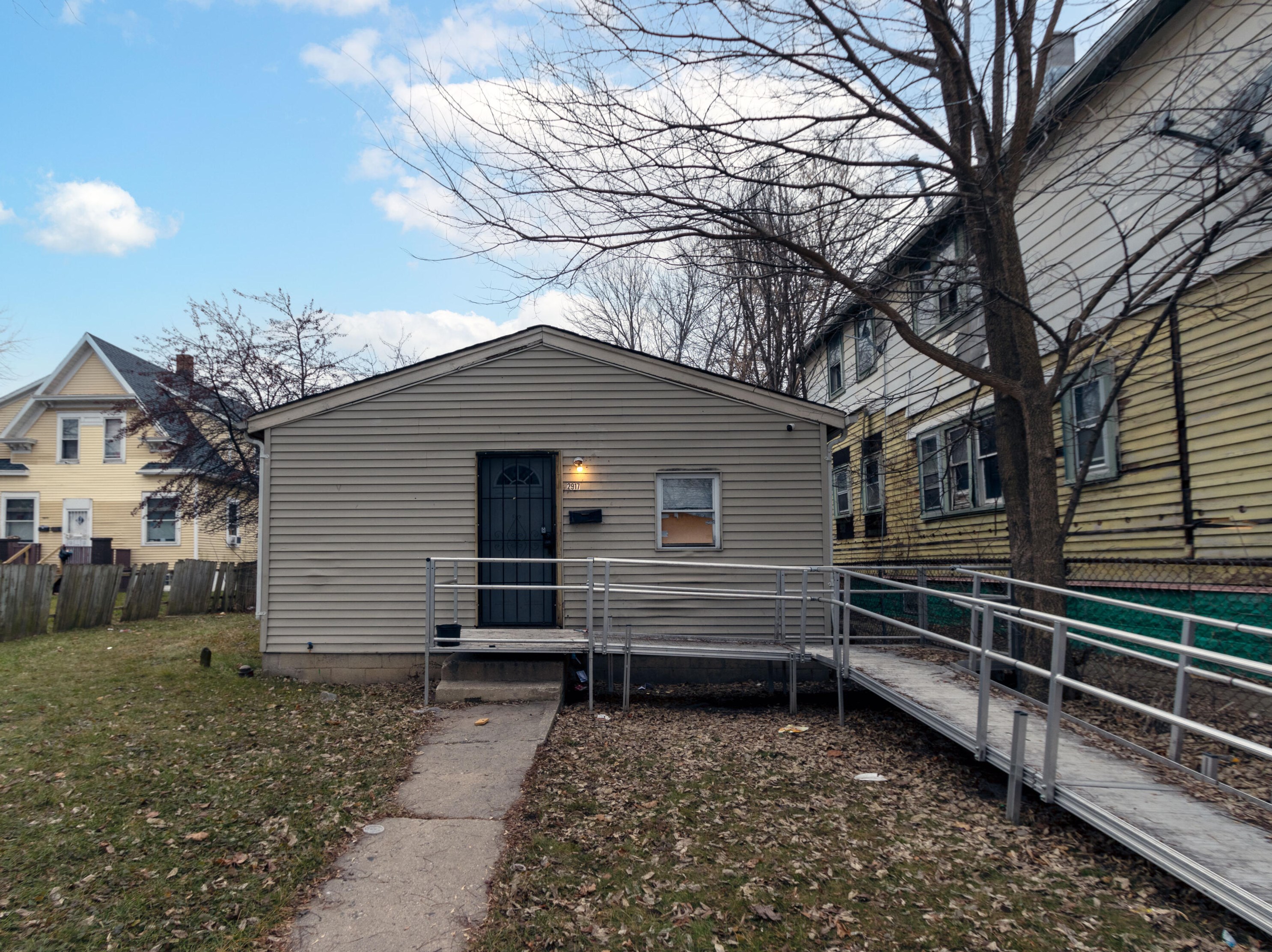 2917 6th St, Milwaukee WI 53215-3927 exterior