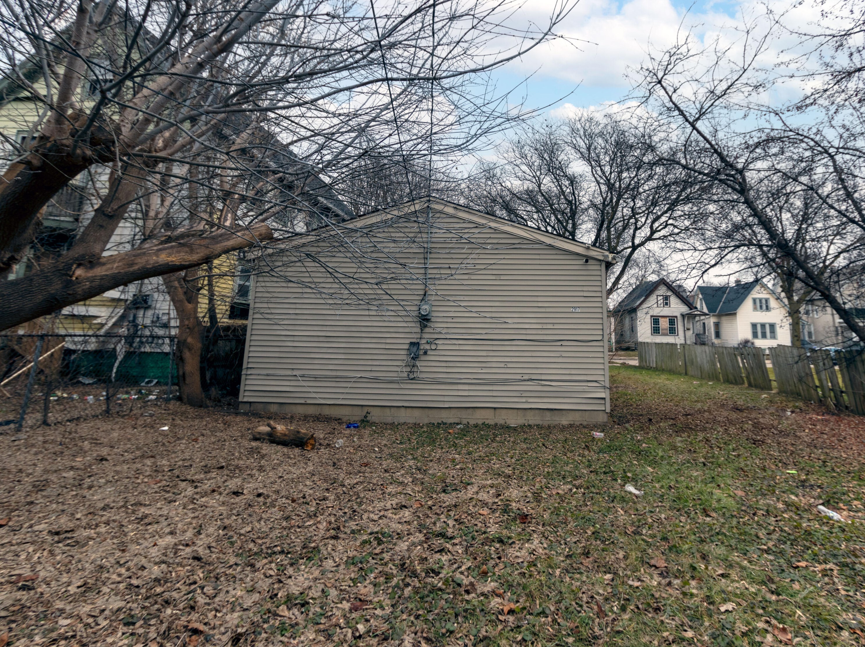 2917 6th St, Milwaukee WI 53215-3927 exterior