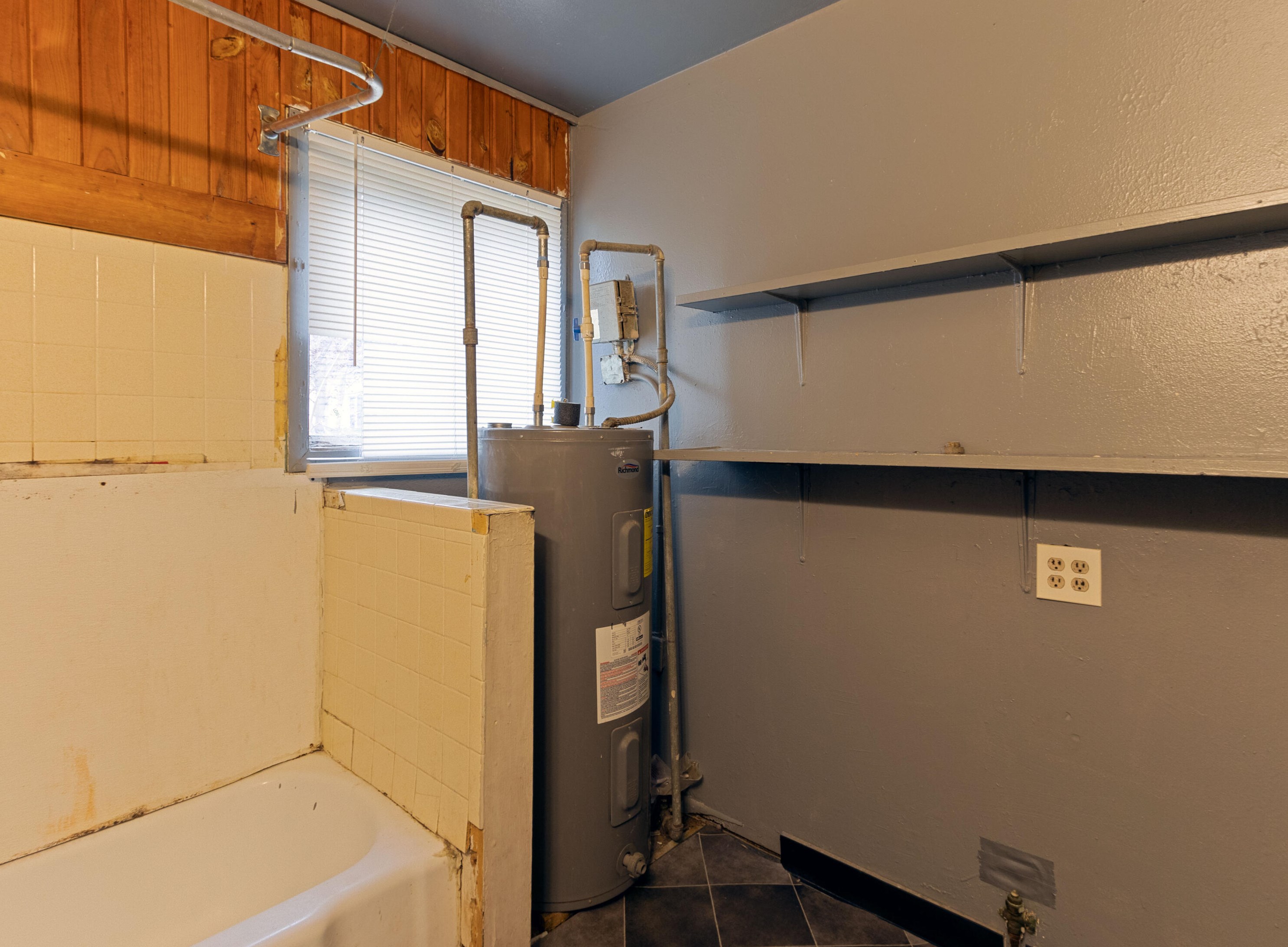 2917 6th St, Milwaukee WI 53215-3927 exterior