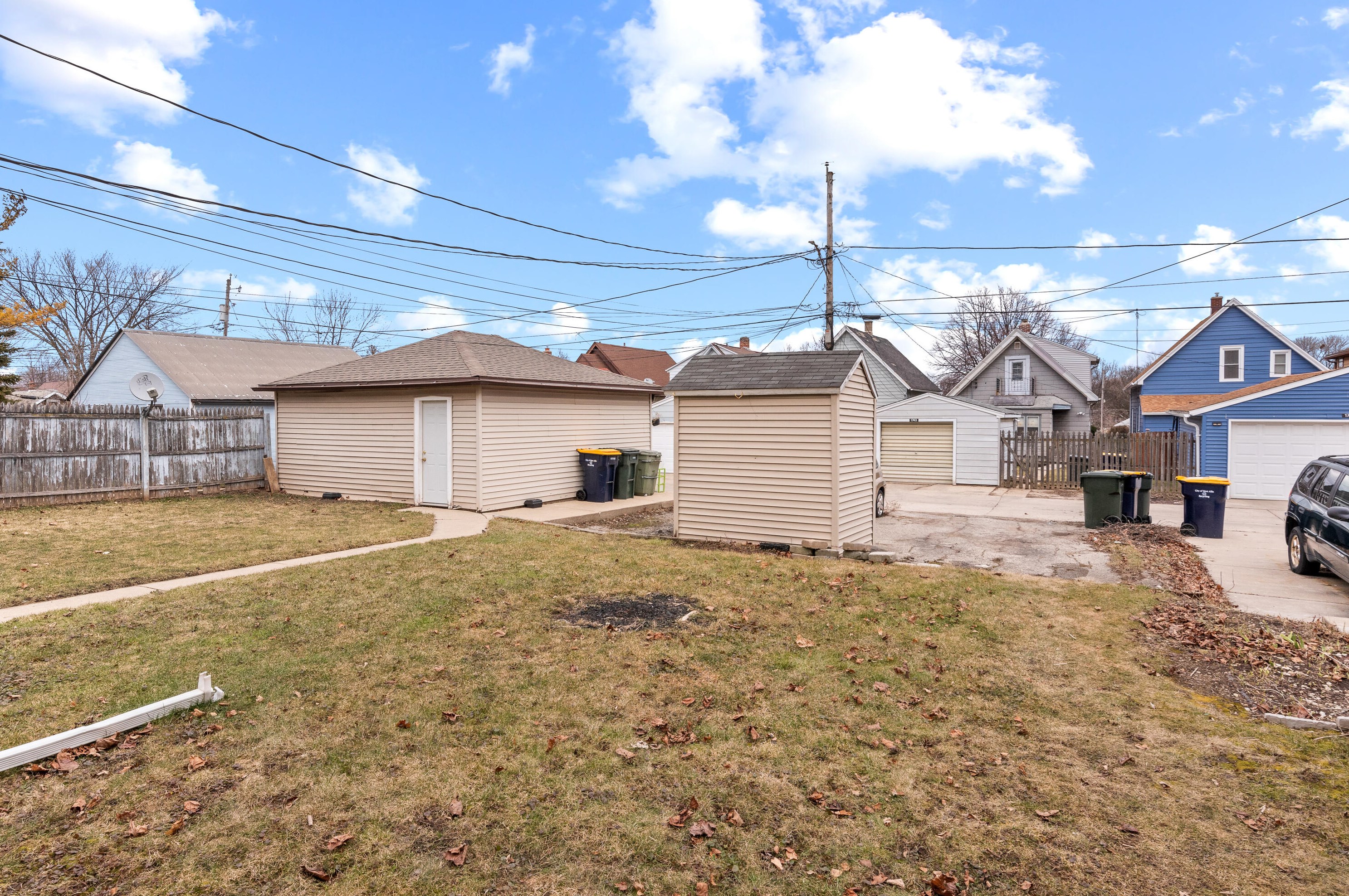 1742 66th St, Milwaukee WI 53214-4919 exterior