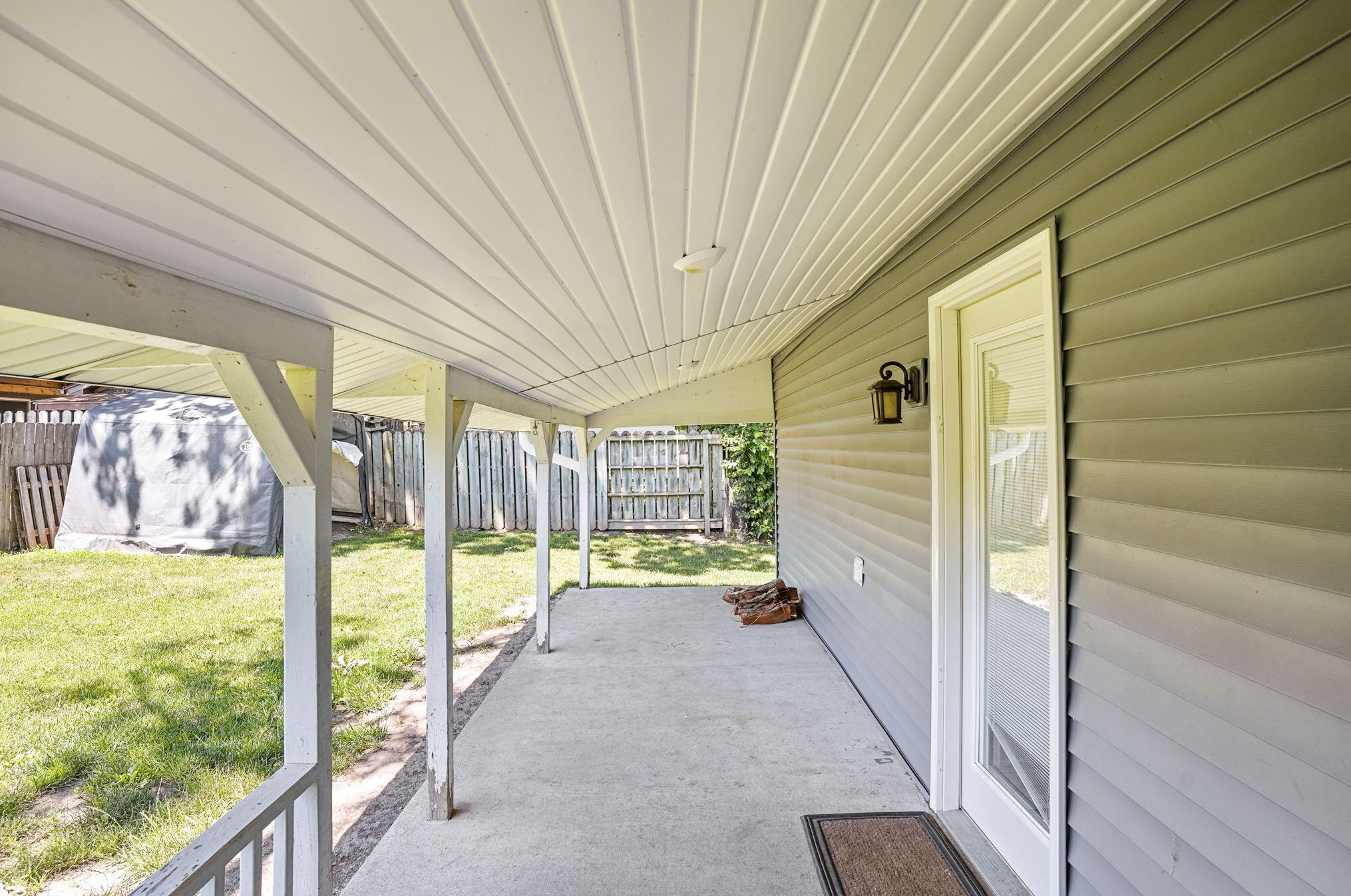 4305 Shore Dr, Delavan WI  53115-3407 exterior