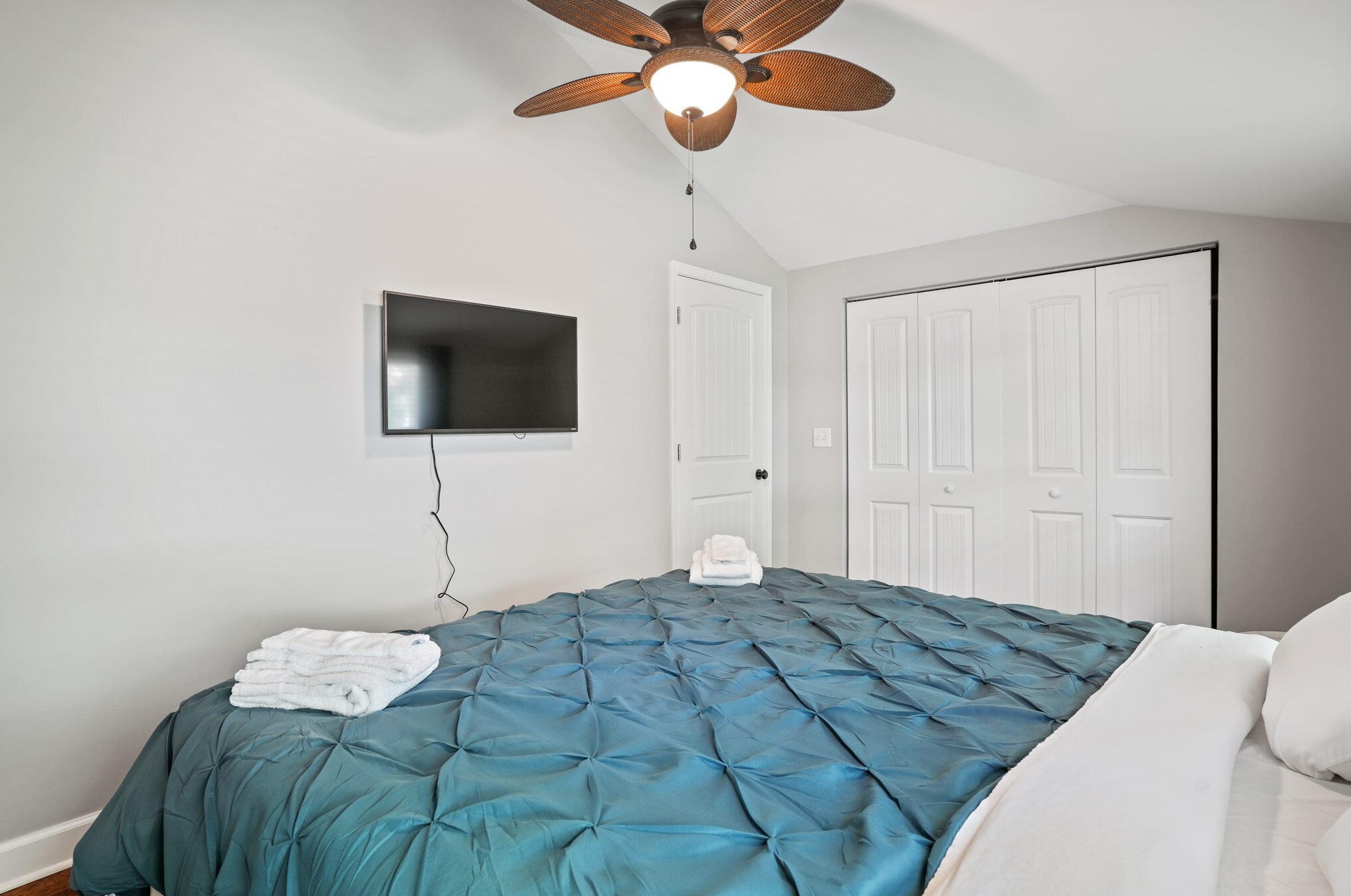 4305 Shore Dr, Delavan WI  53115-3407 exterior