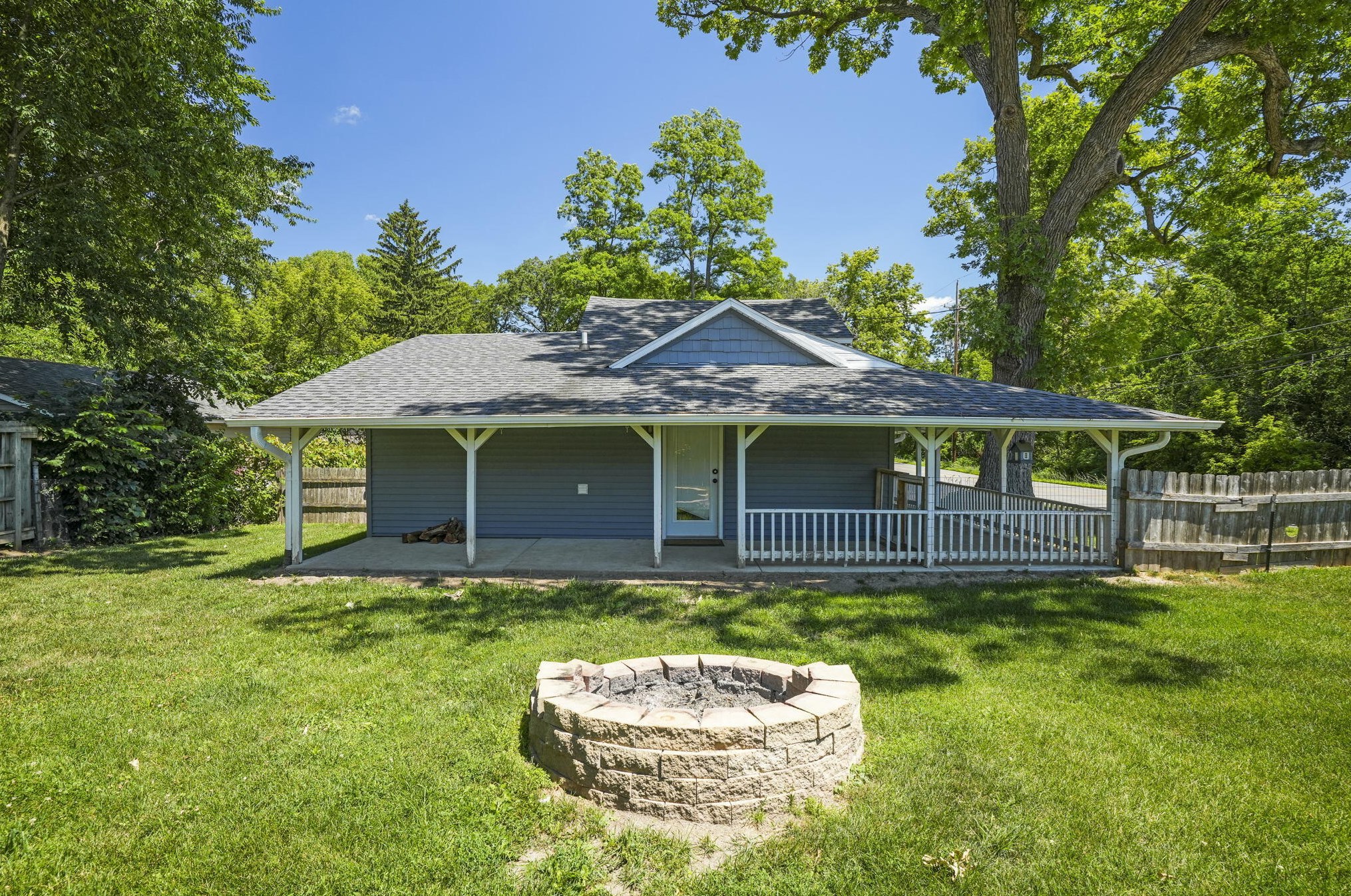 4305 Shore Dr, Delavan WI  53115-3407 exterior