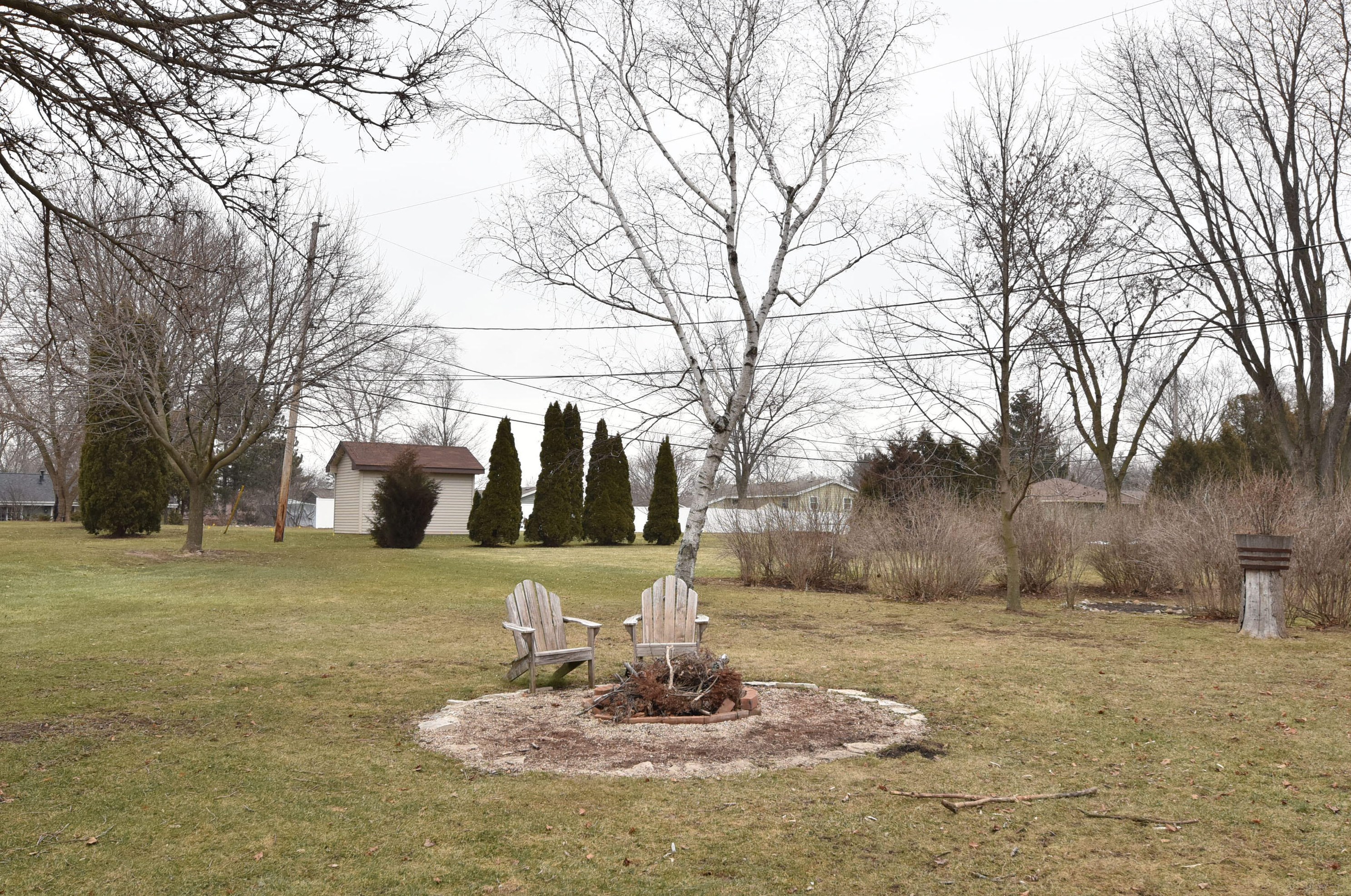 3722 Mary Ann Dr, Hales Corners WI  53132-9319 exterior