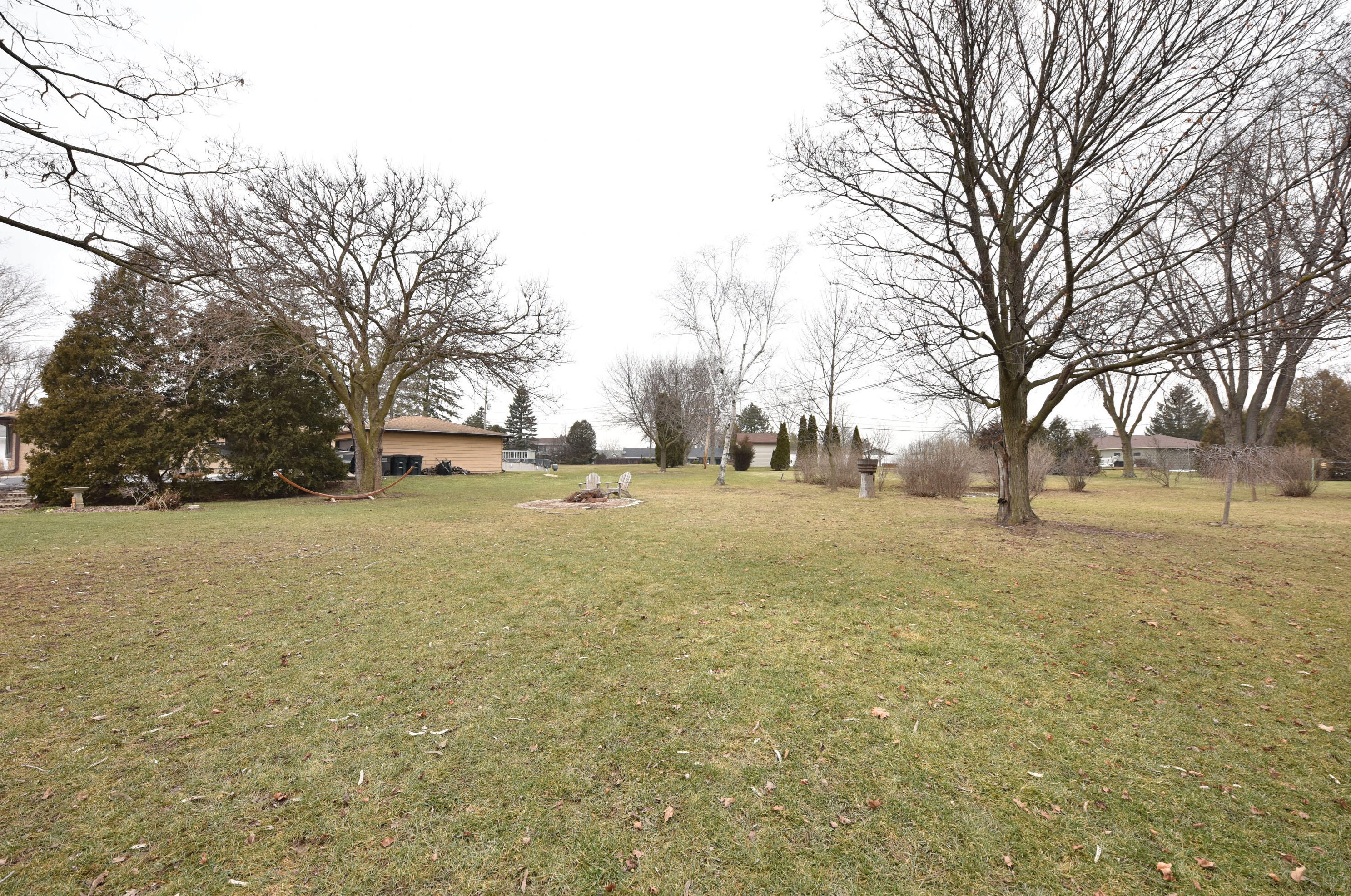 3722 Mary Ann Dr, Hales Corners WI  53132-9319 exterior