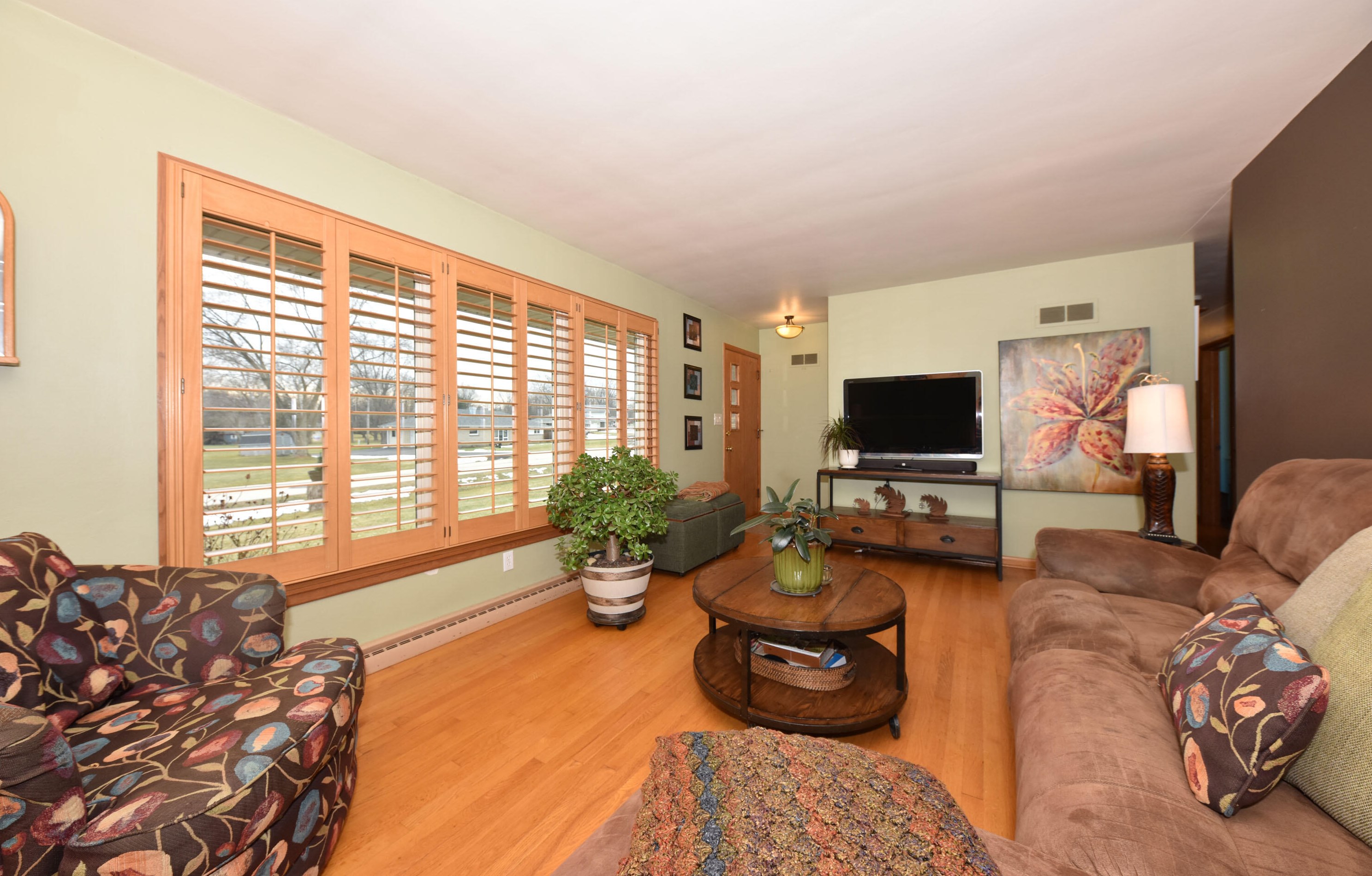 3722 Mary Ann Dr, Hales Corners WI  53132-9319 exterior