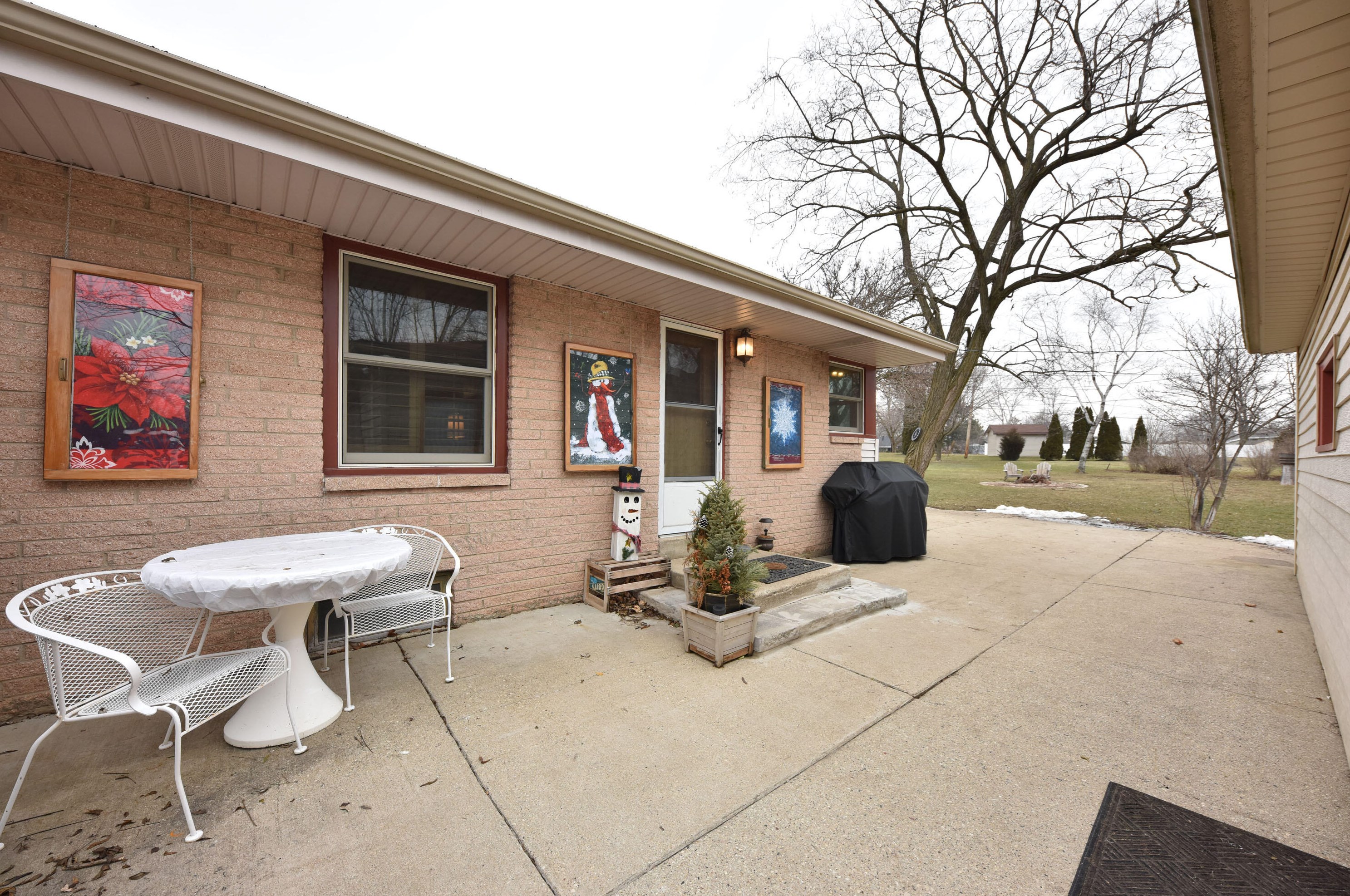 3722 Mary Ann Dr, Hales Corners WI  53132-9319 exterior