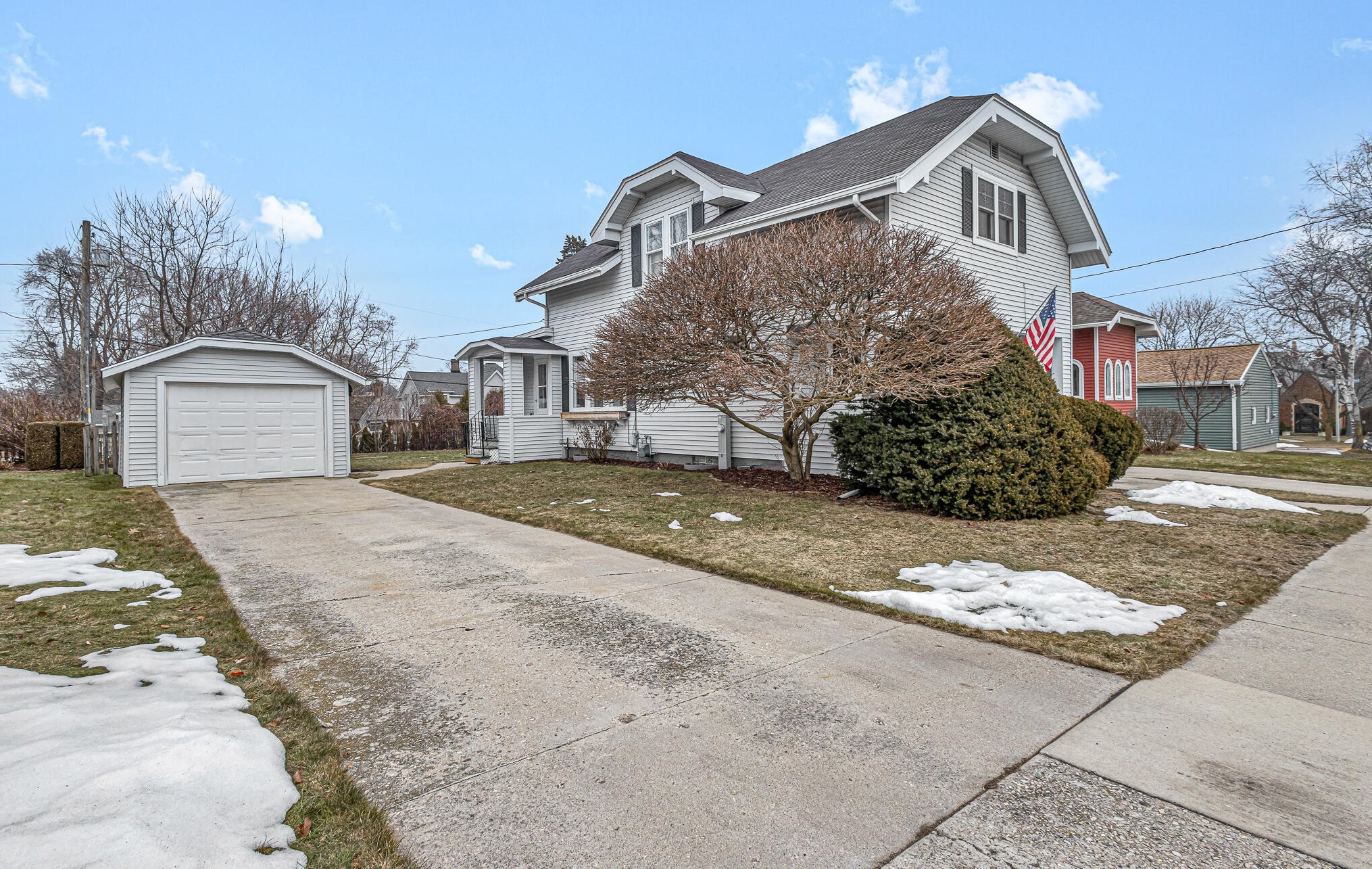 710 Pine St, Manitowoc WI  54220-2825 exterior