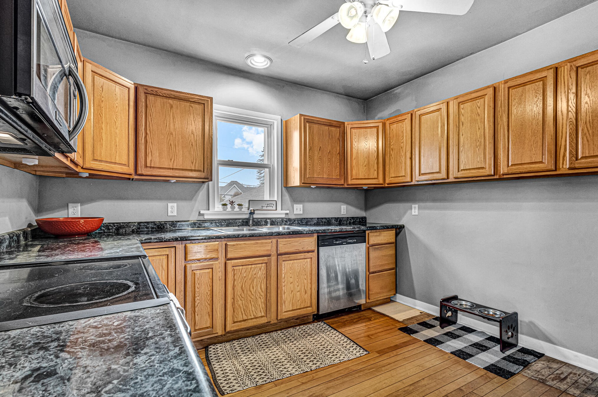 710 Pine St, Manitowoc WI  54220-2825 exterior