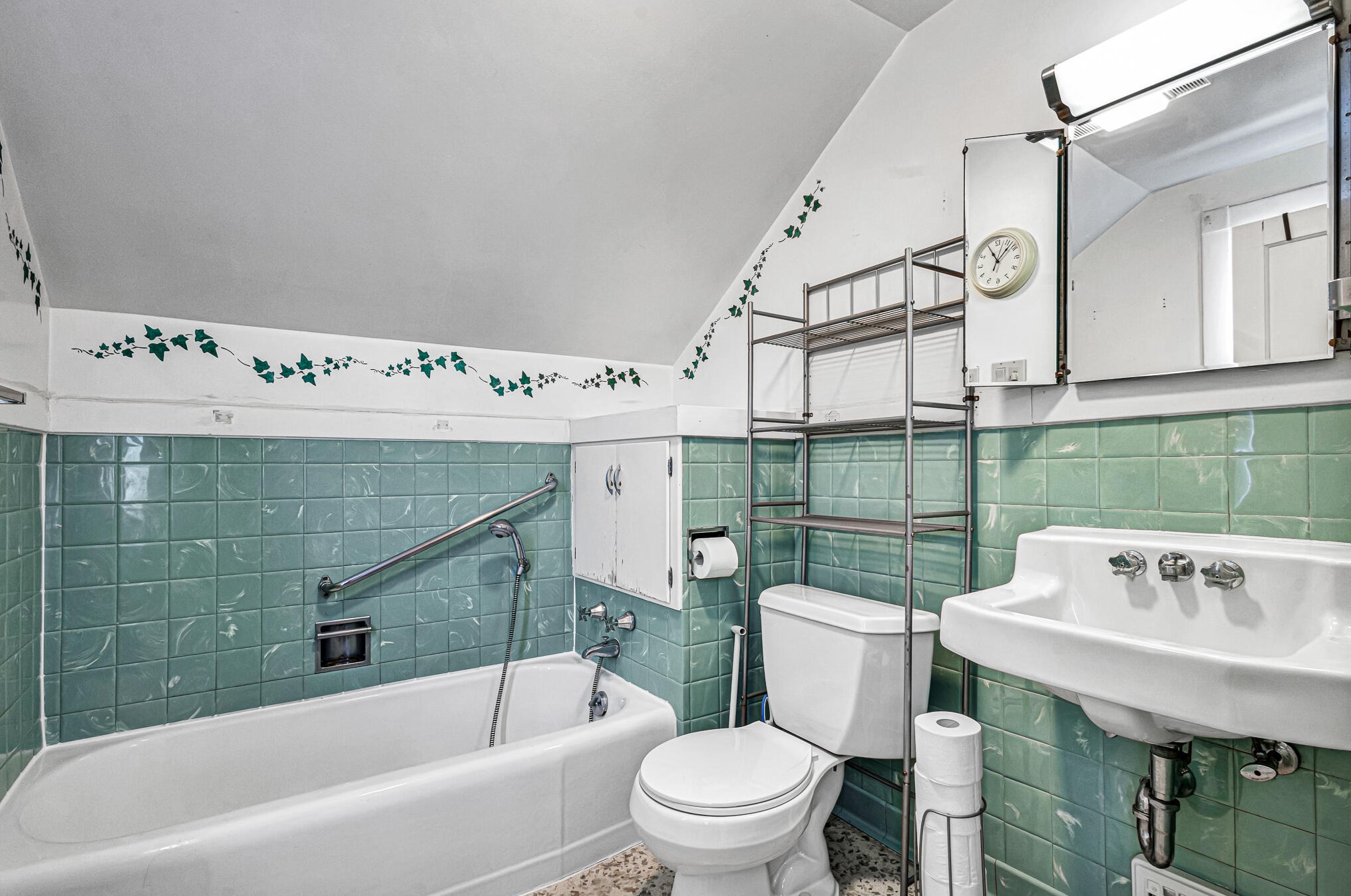 710 Pine St, Manitowoc WI  54220-2825 exterior