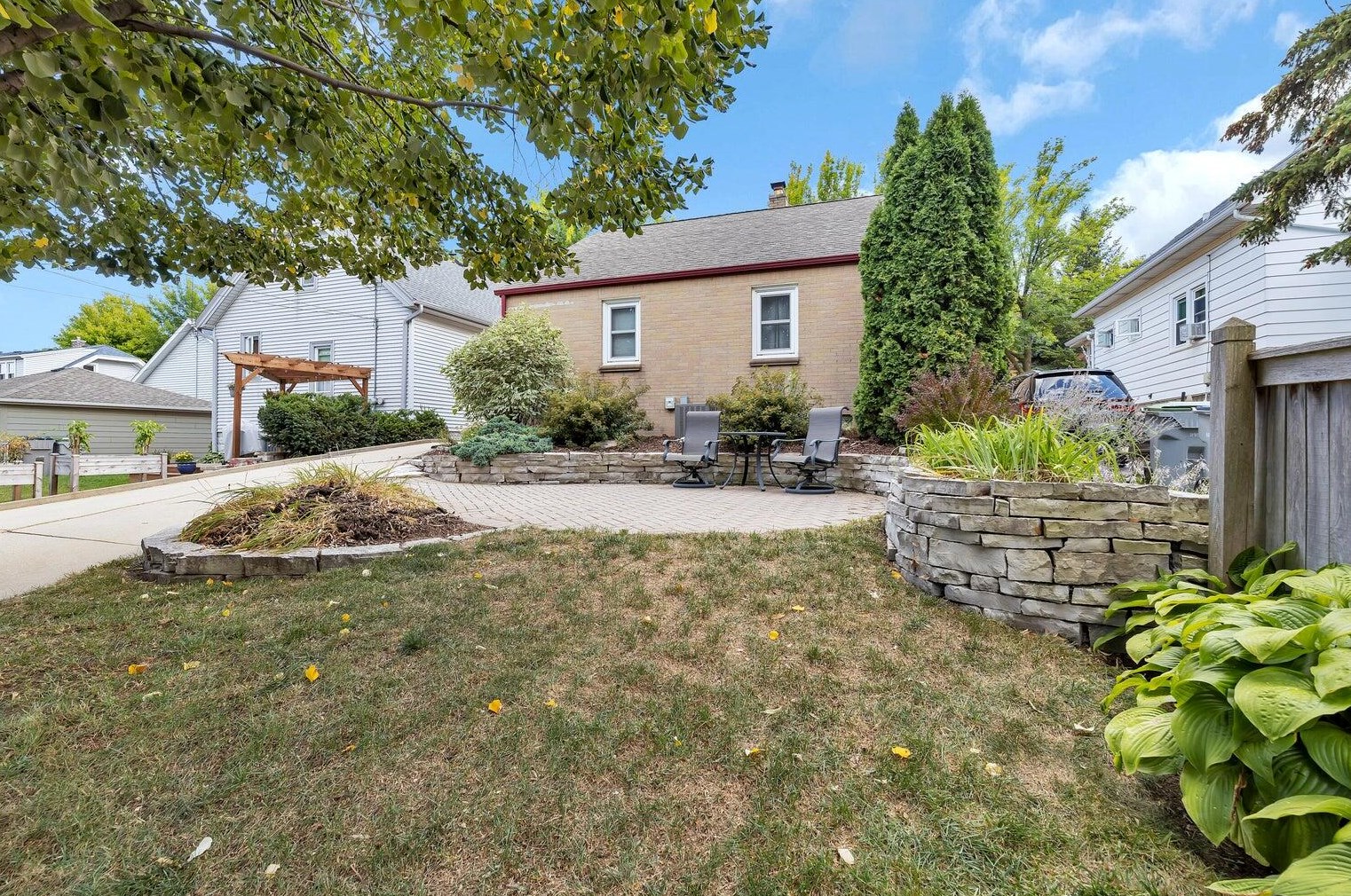 338 Norwich St, Milwaukee WI  53207-4416 exterior