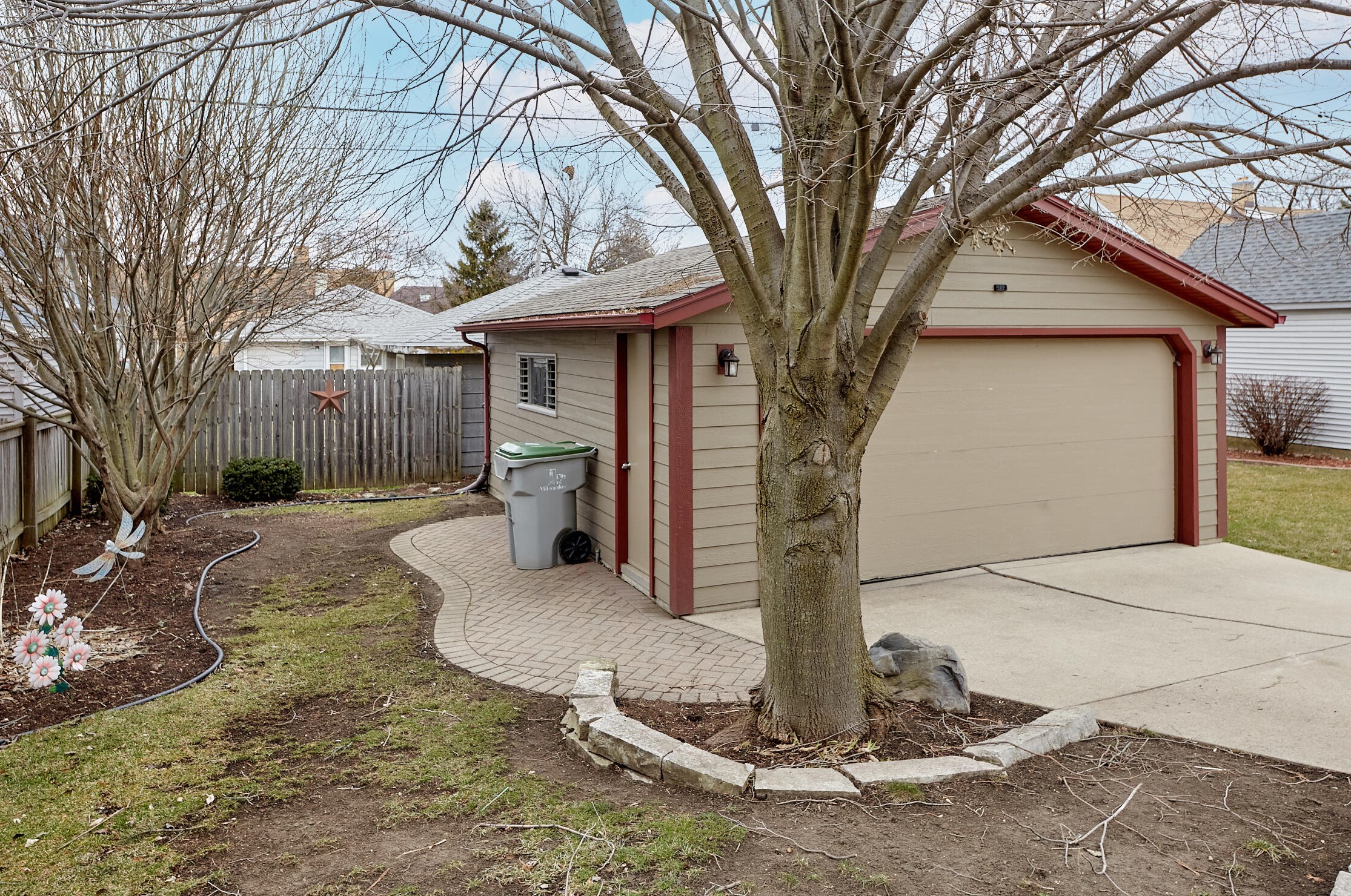 338 Norwich St, Milwaukee WI  53207-4416 exterior