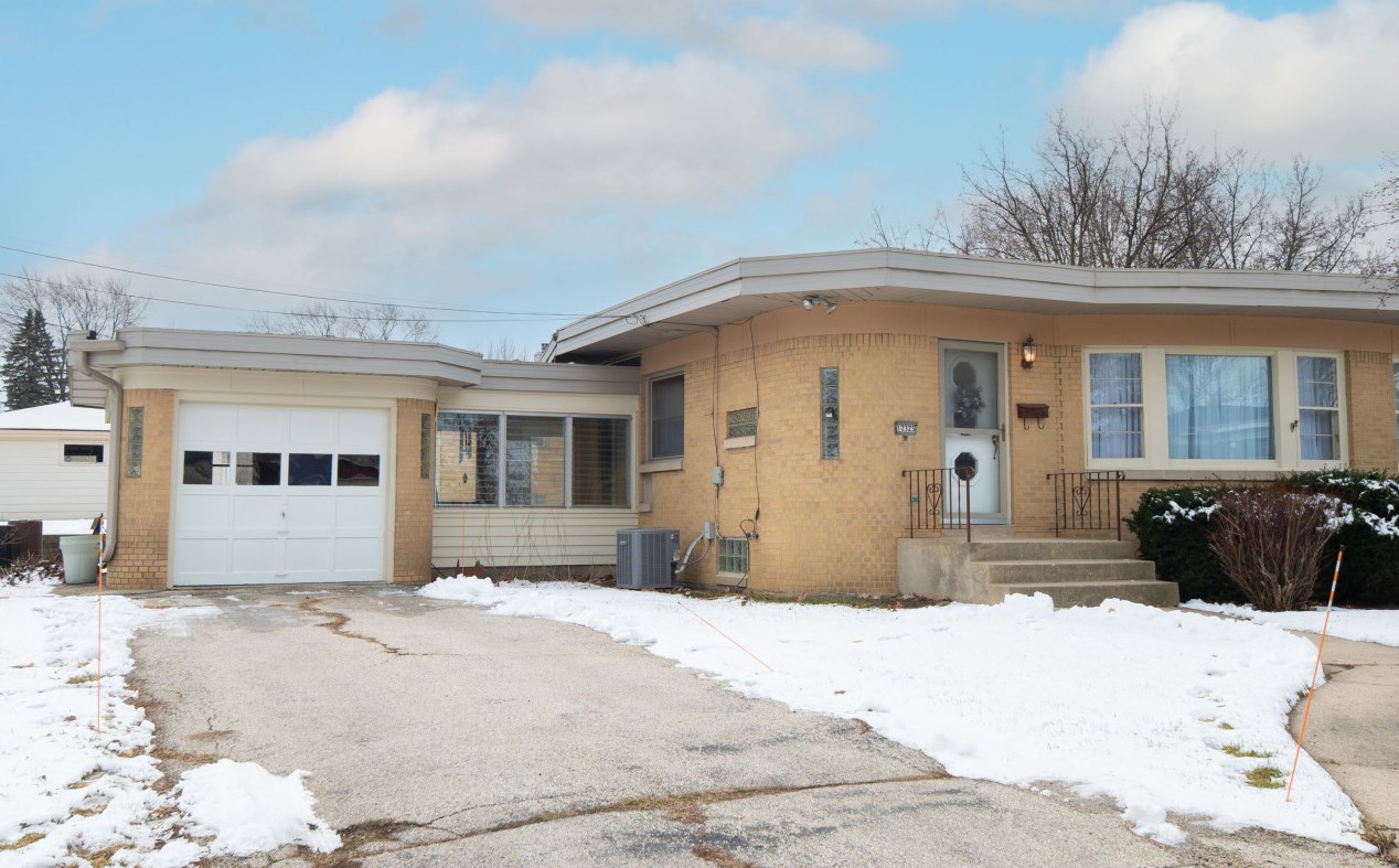 12323 Walker St, Milwaukee WI  53214-2032 exterior