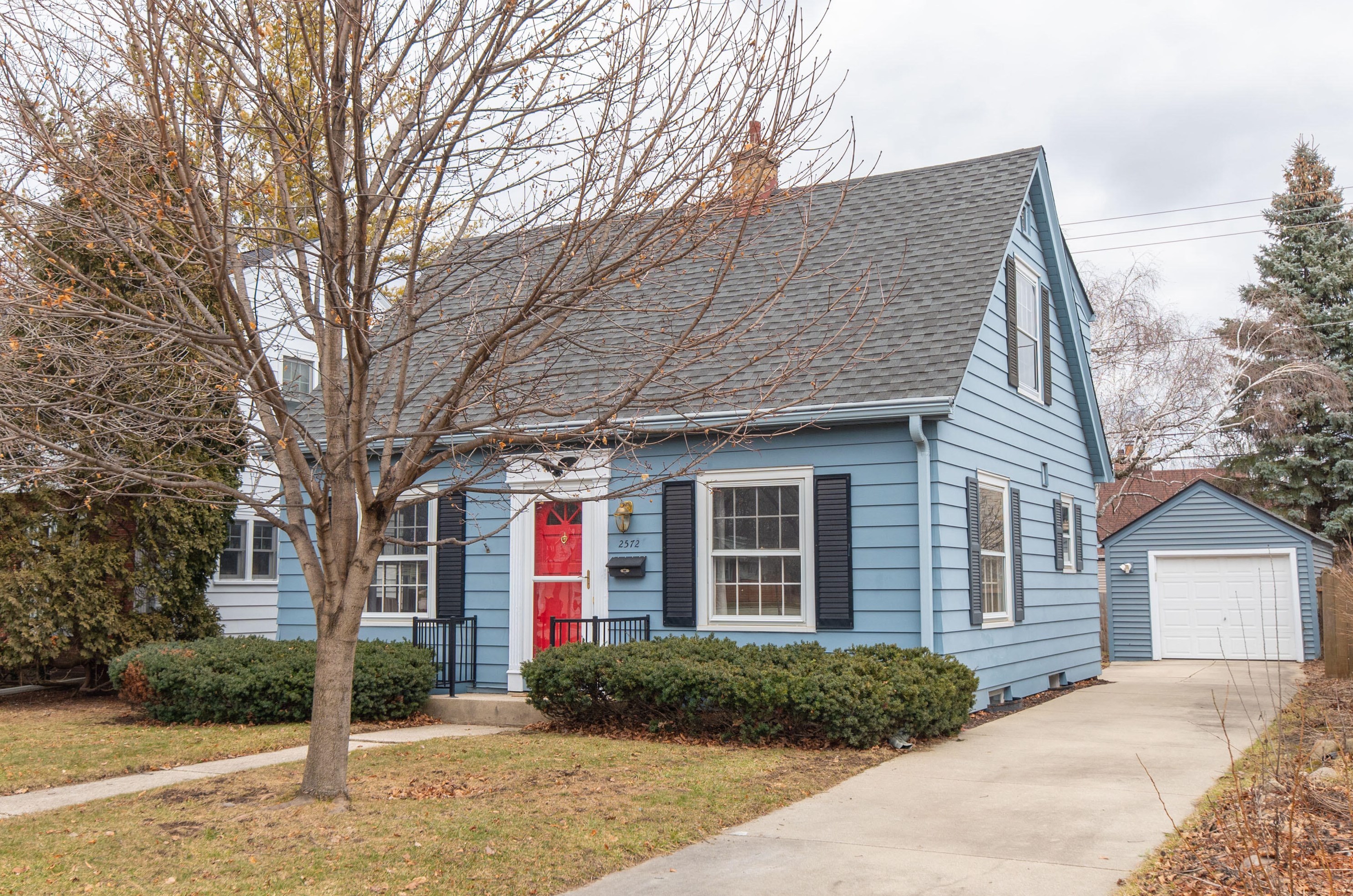 2572 73 St, Milwaukee WI 53213-1214 exterior