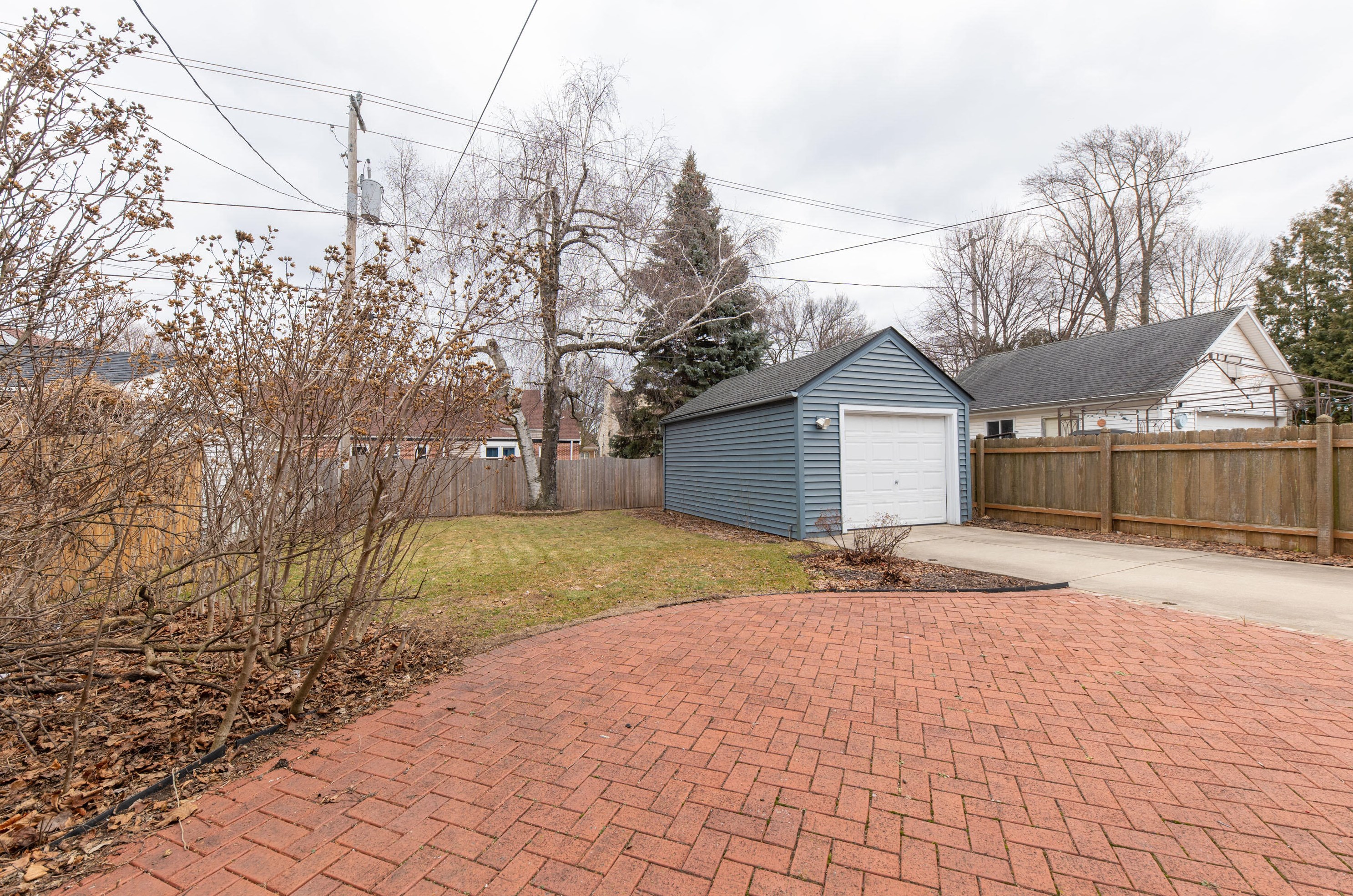 2572 73 St, Milwaukee WI 53213-1214 exterior