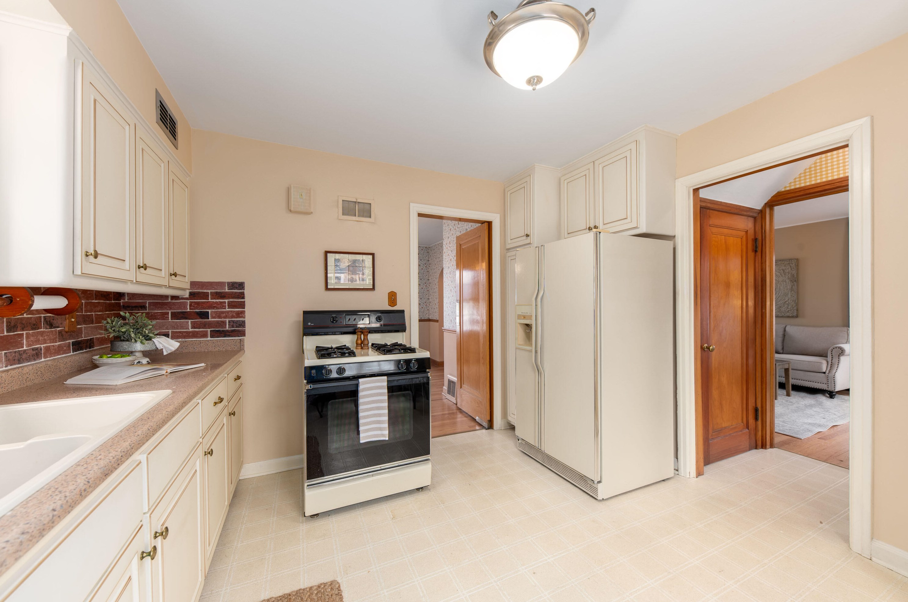 2572 73 St, Milwaukee WI 53213-1214 exterior