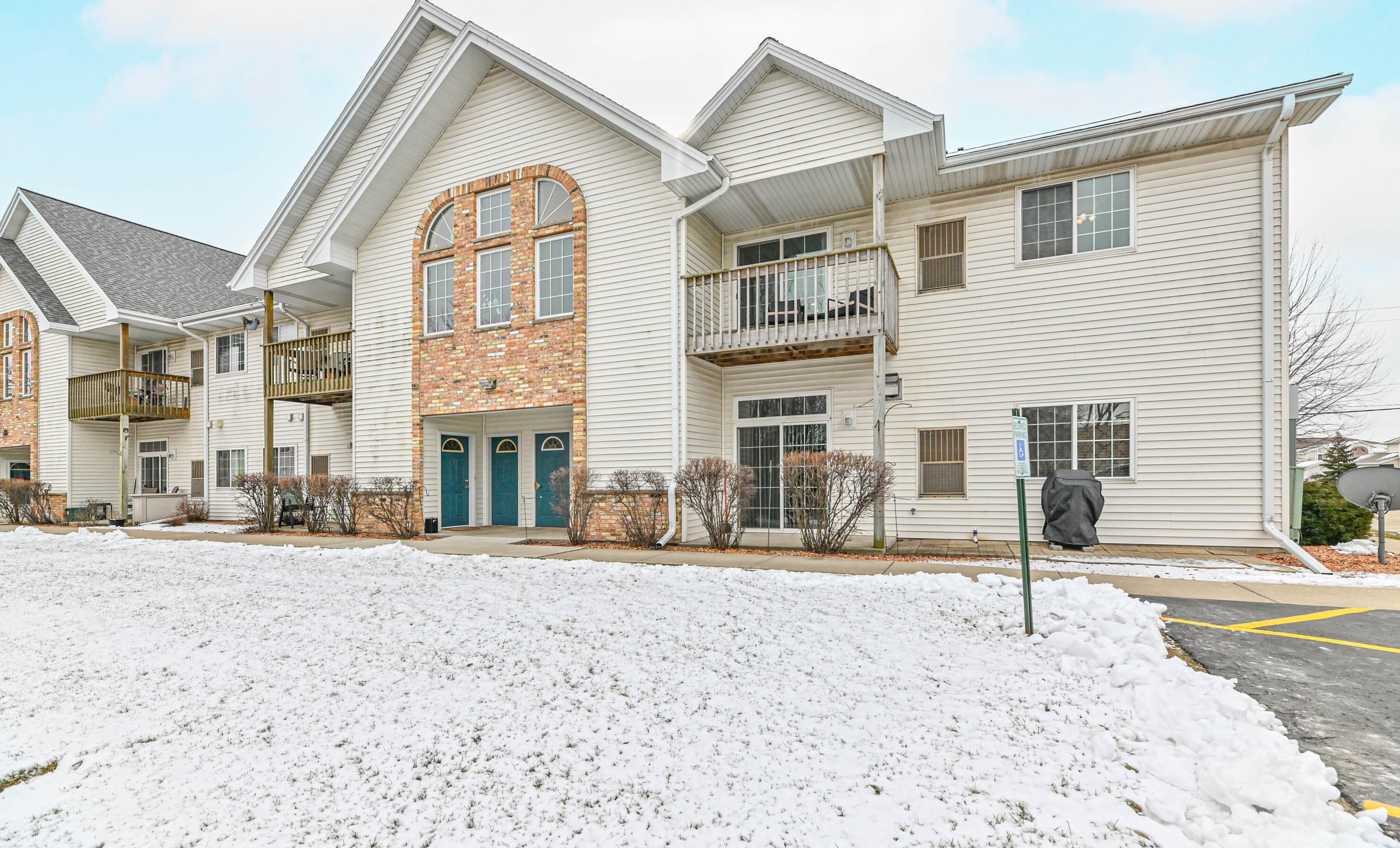 3360 College Ave, Cudahy WI  53110-3439 exterior