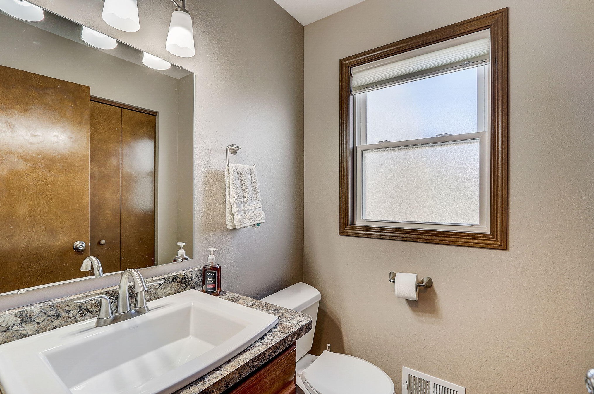 5281 Somerset Ln, Milwaukee WI 53221-3223 exterior