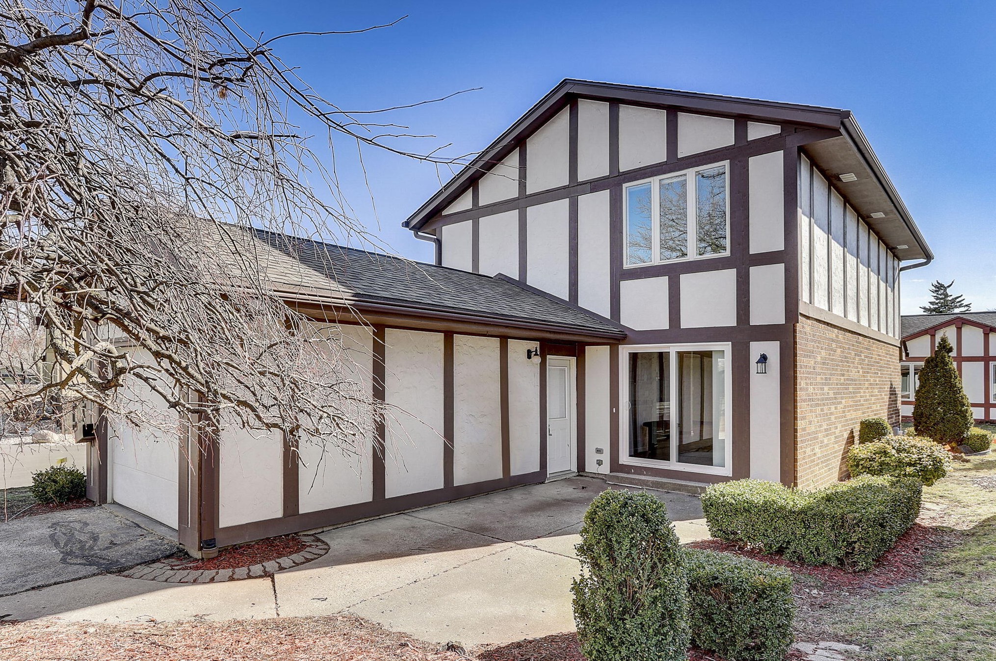 5281 Somerset Ln, Milwaukee WI 53221-3223 exterior