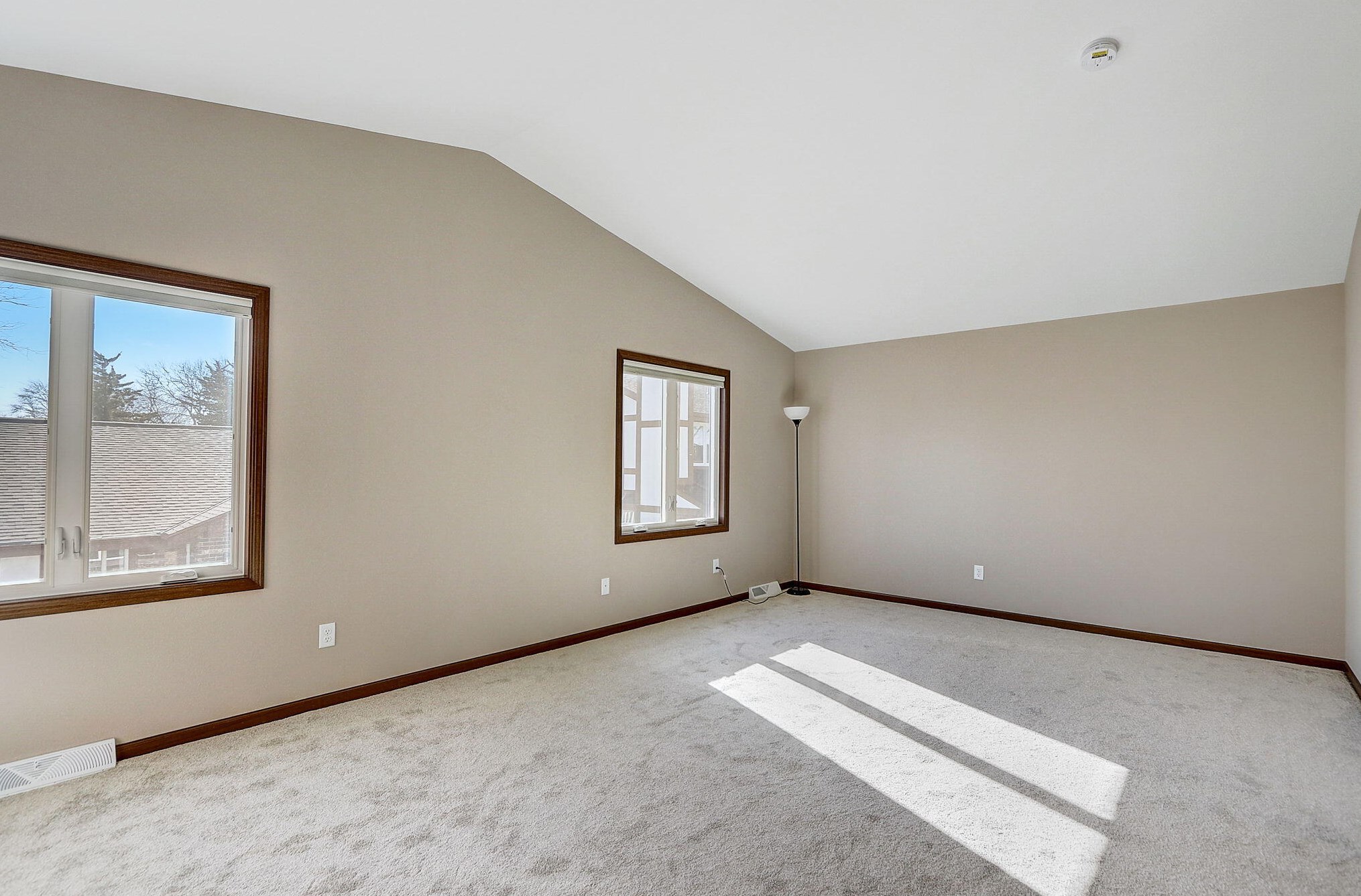 5281 Somerset Ln, Milwaukee WI 53221-3223 exterior