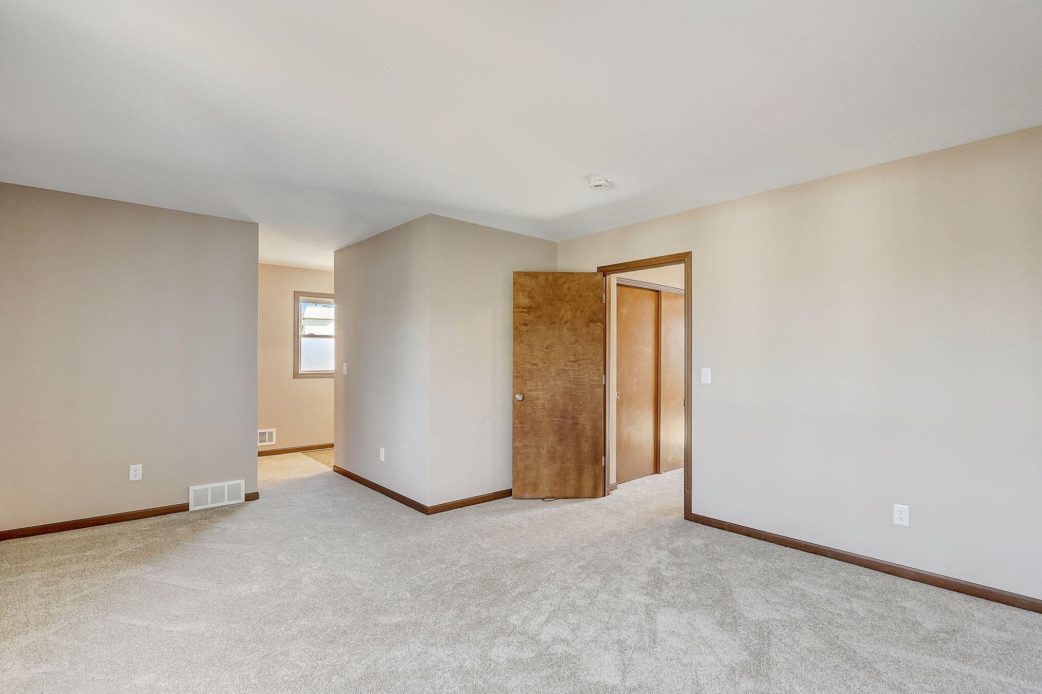 5281 Somerset Ln, Milwaukee WI 53221-3223 exterior