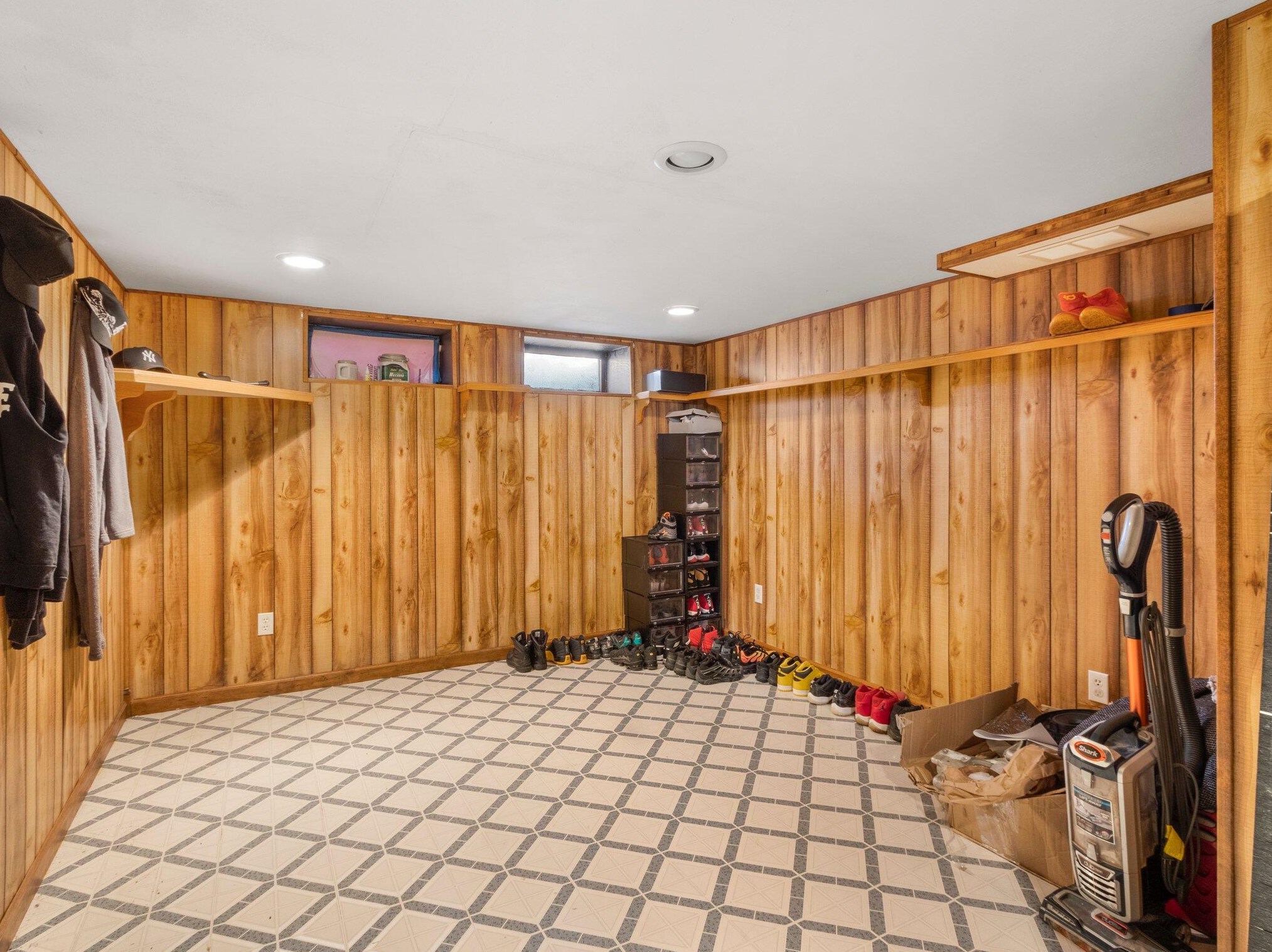 8401 Brentwood Ave, Milwaukee WI  53224-5425 exterior