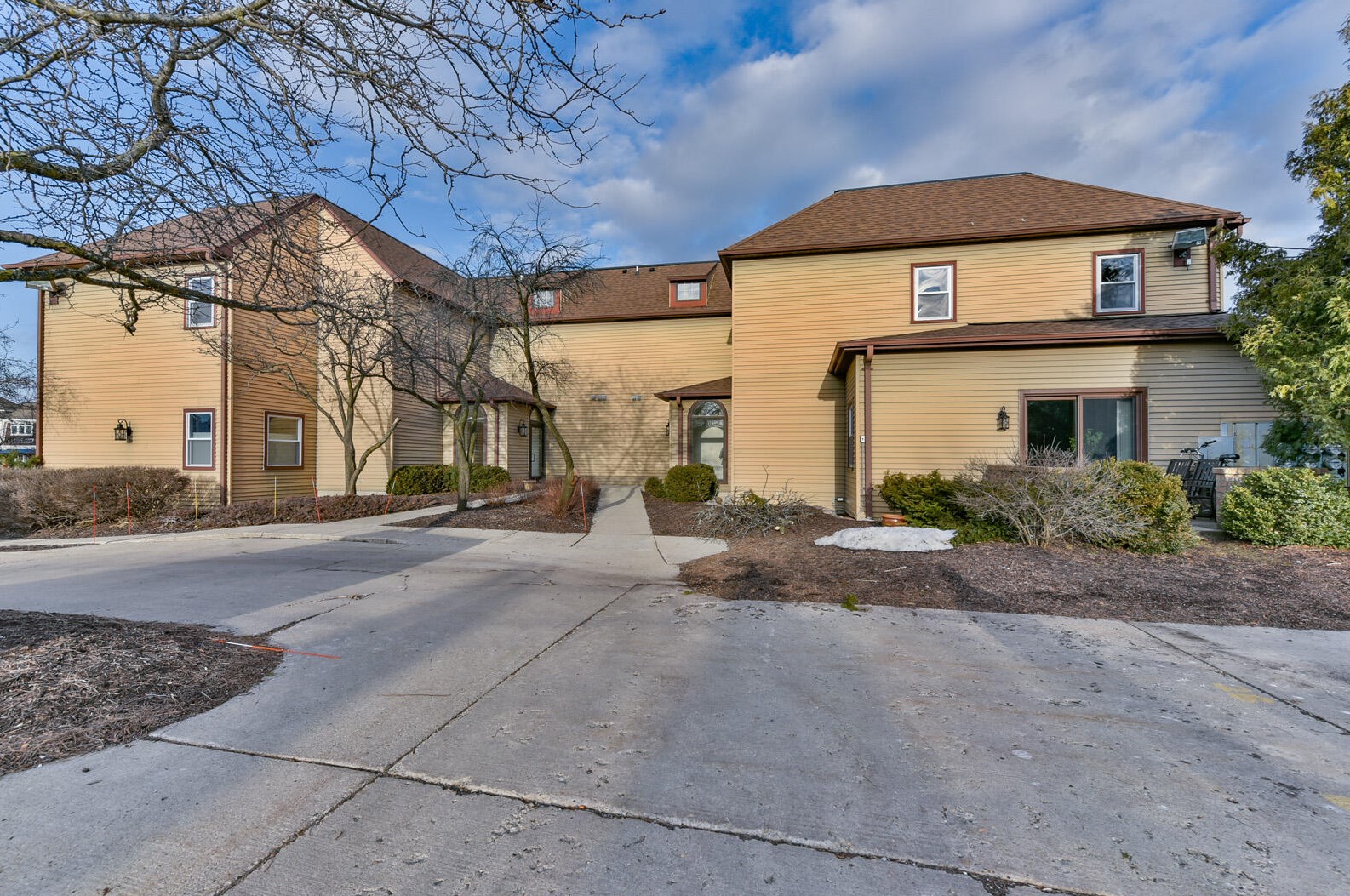 100 Main St, Pewaukee WI  53072-3464 exterior
