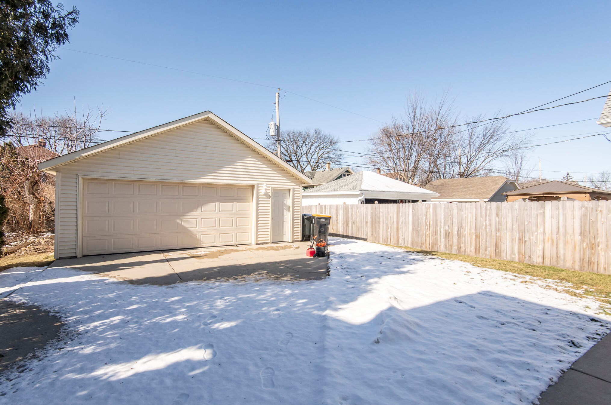 2559 67, Milwaukee WI 53219-0026 exterior