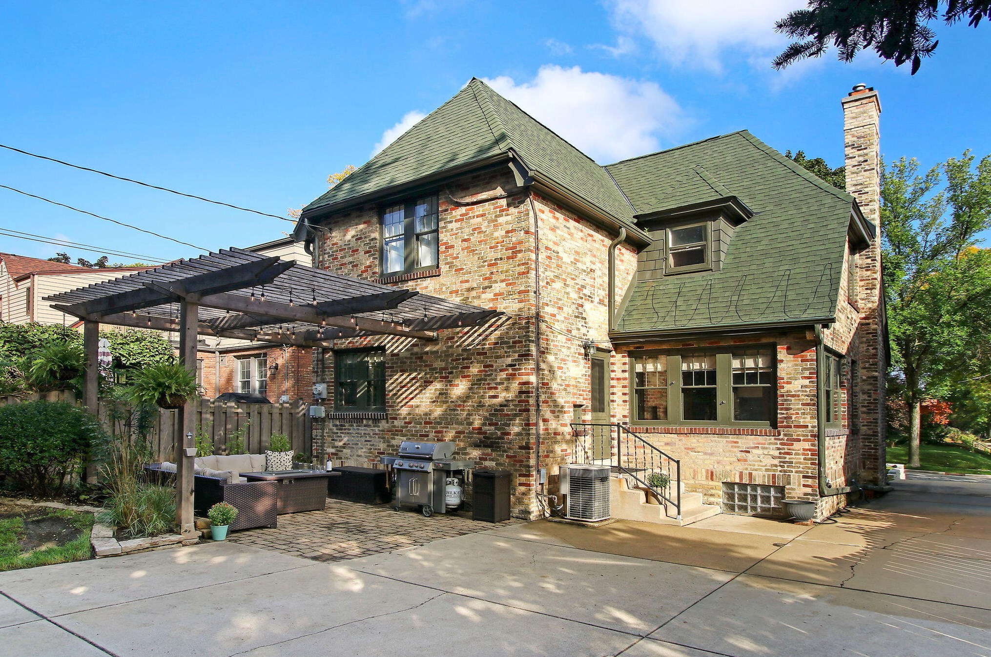 6309 Mckinley Ave, Milwaukee WI 53213-2951 exterior