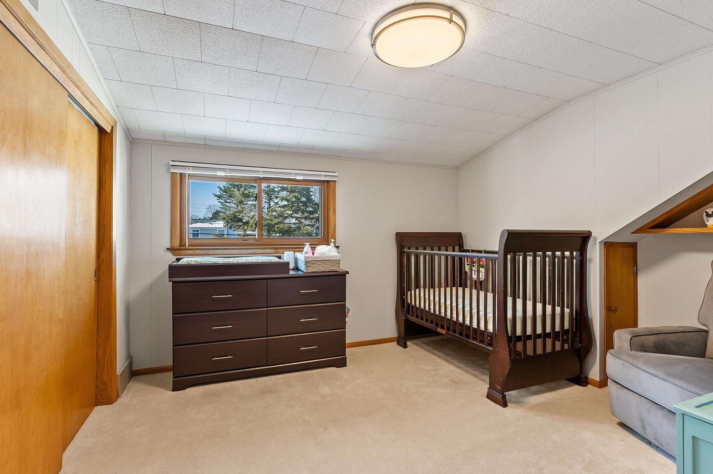 1039 8th Ave, Grafton WI  53024-1813 exterior