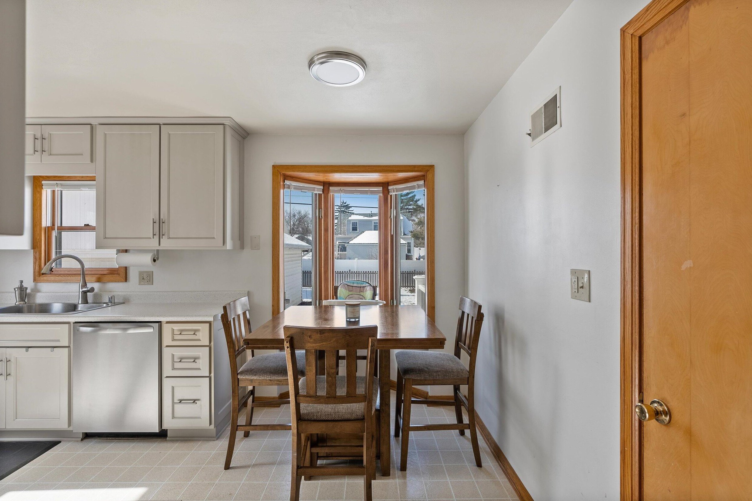 1039 8th Ave, Grafton WI  53024-1813 exterior