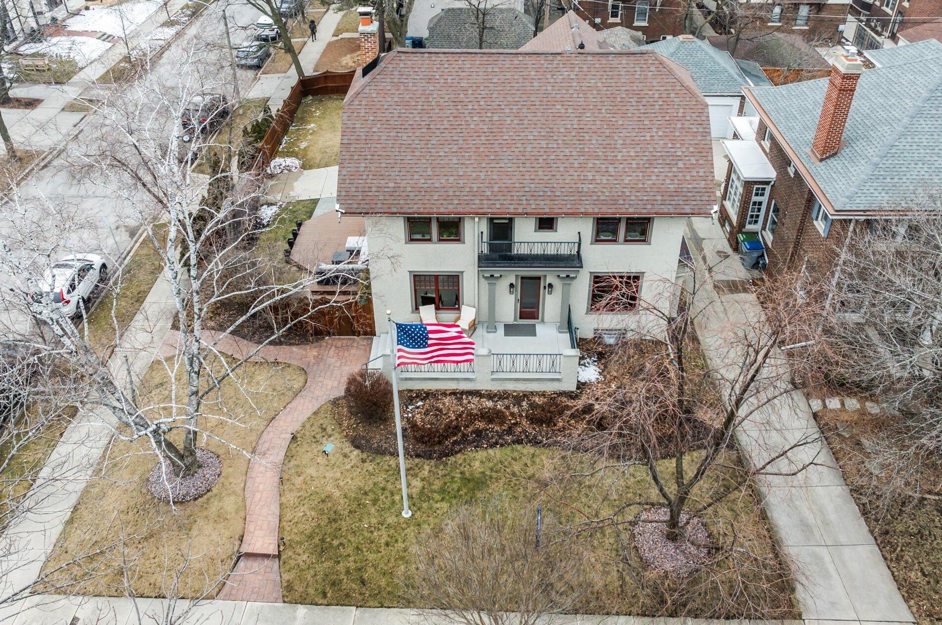 3405 Hackett Ave, Milwaukee WI  53211-2946 exterior