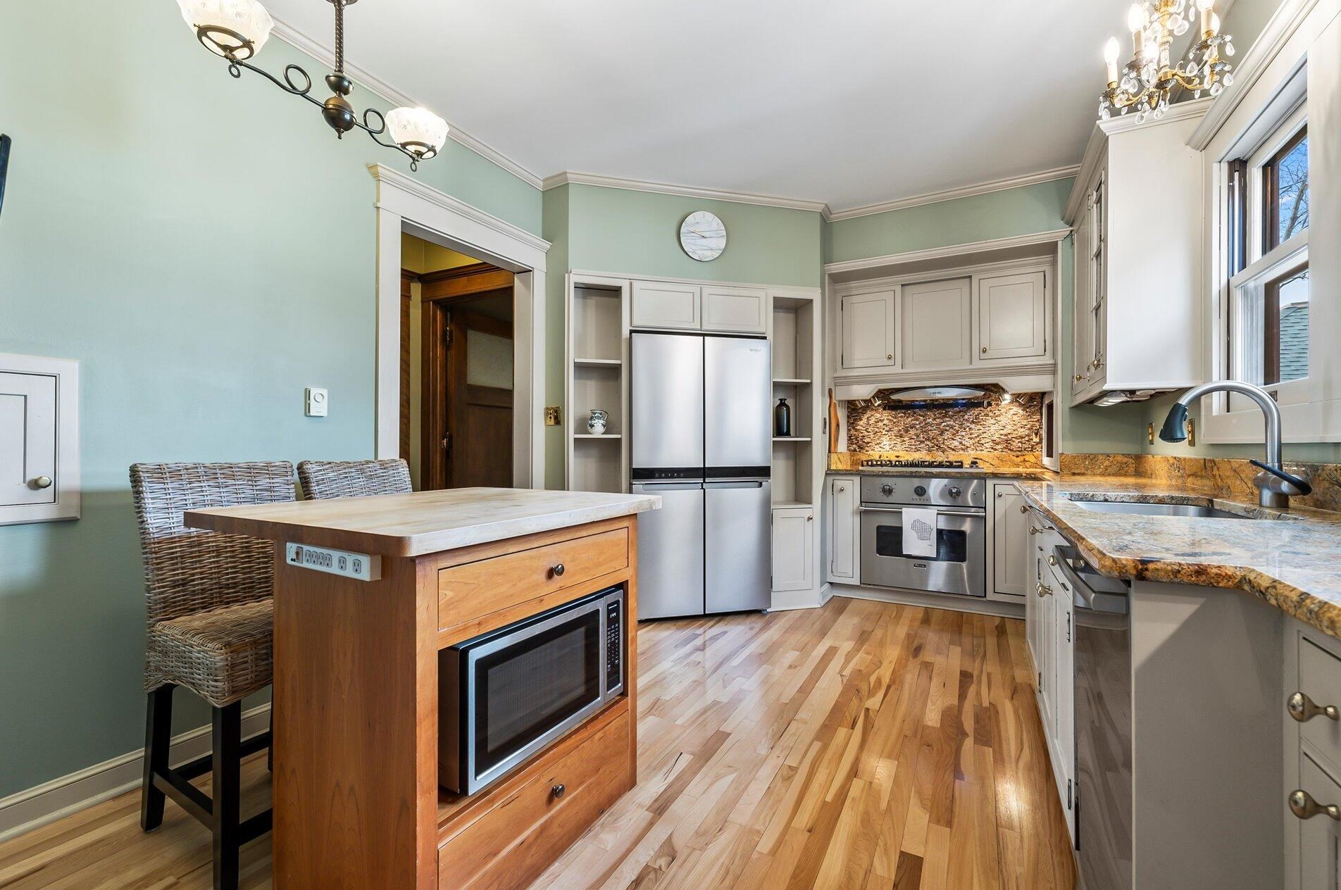 3405 Hackett Ave, Milwaukee WI  53211-2946 exterior