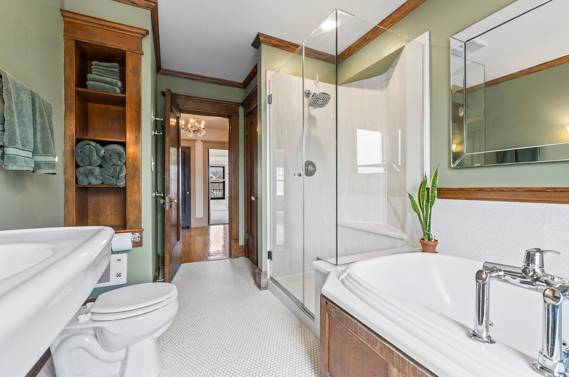 3405 Hackett Ave, Milwaukee WI  53211-2946 exterior