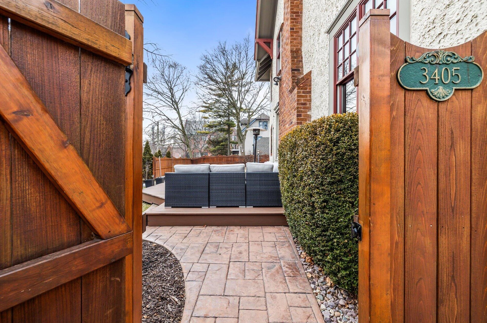 3405 Hackett Ave, Milwaukee WI  53211-2946 exterior