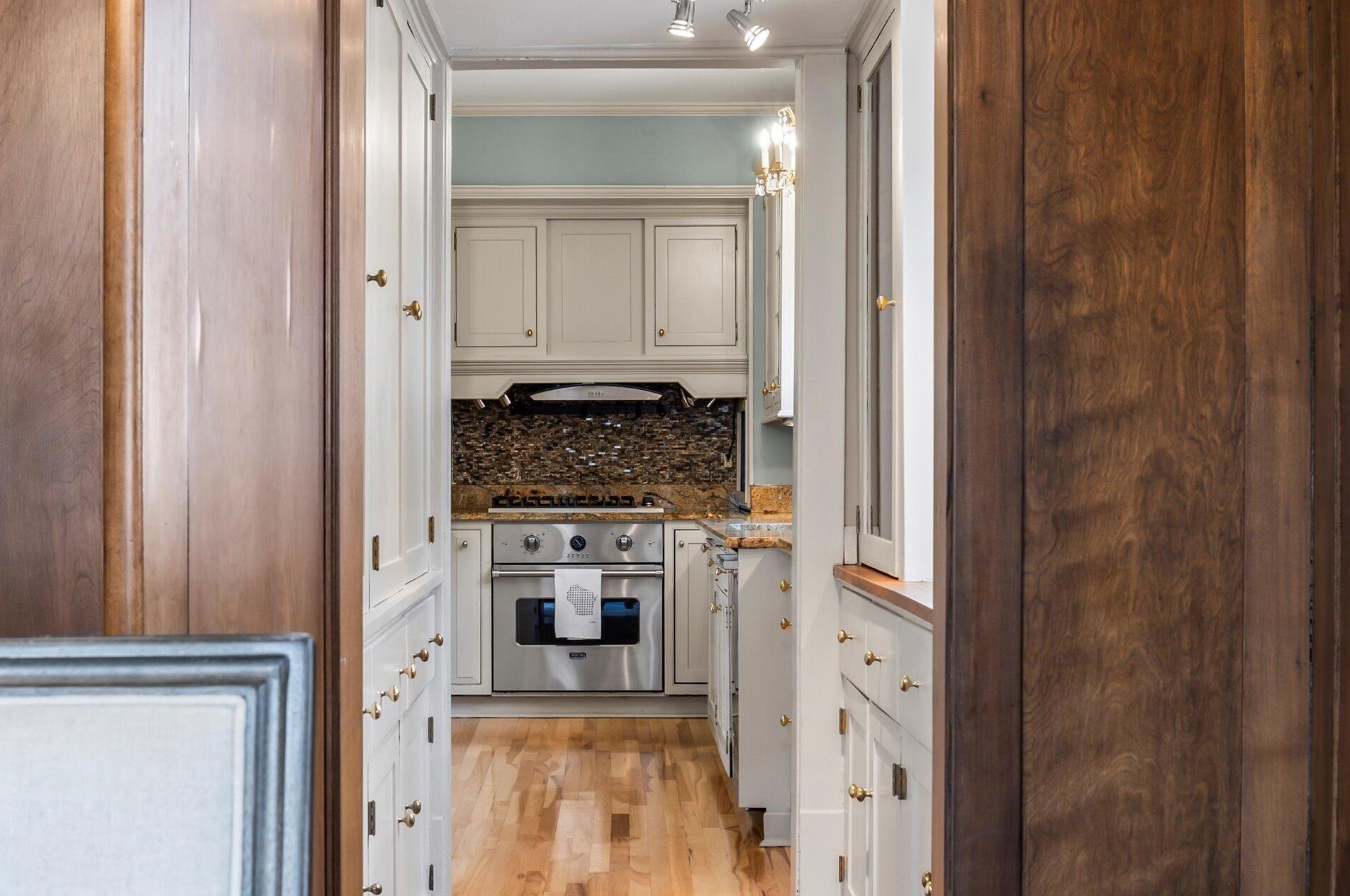 3405 Hackett Ave, Milwaukee WI  53211-2946 exterior