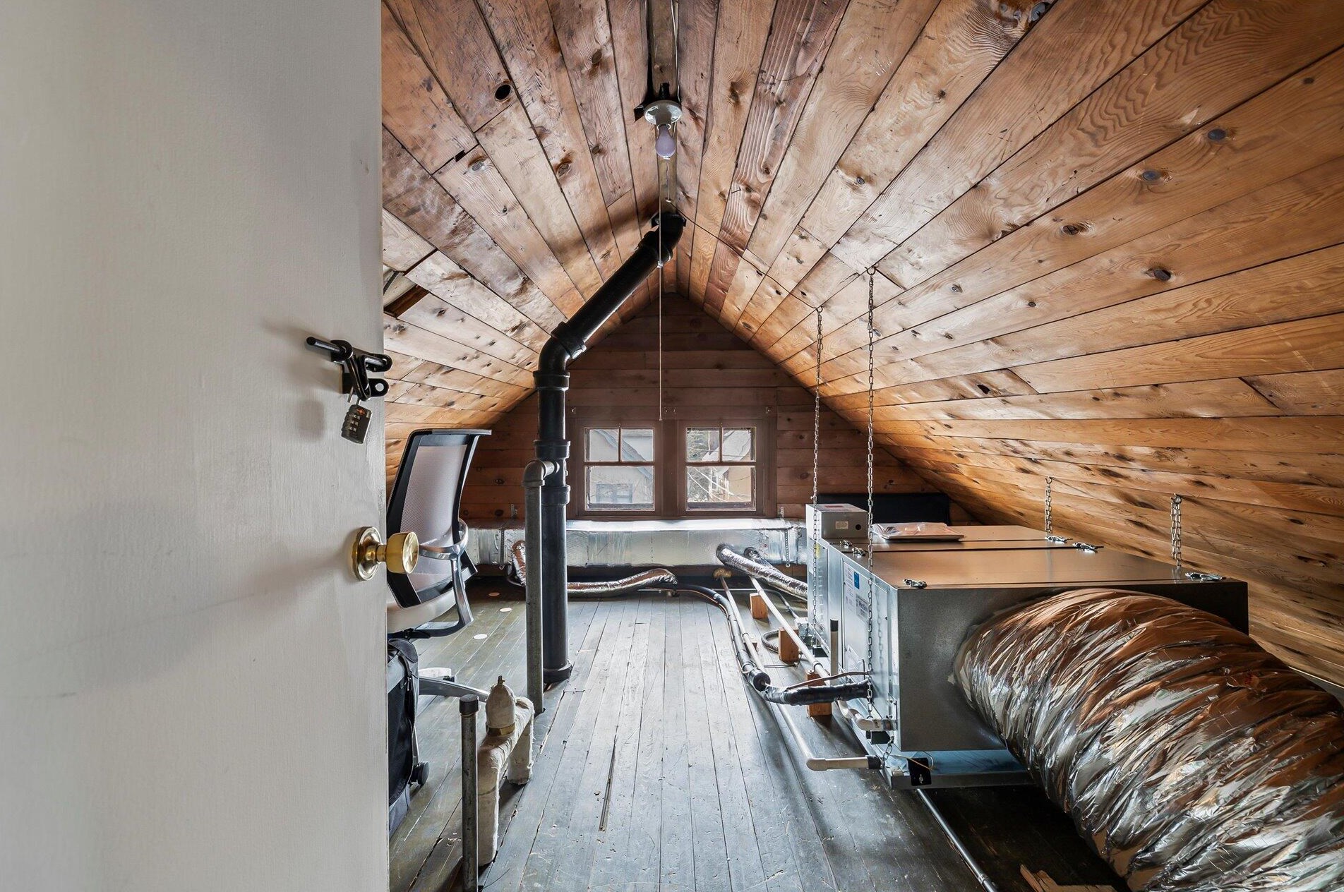 3405 Hackett Ave, Milwaukee WI  53211-2946 exterior