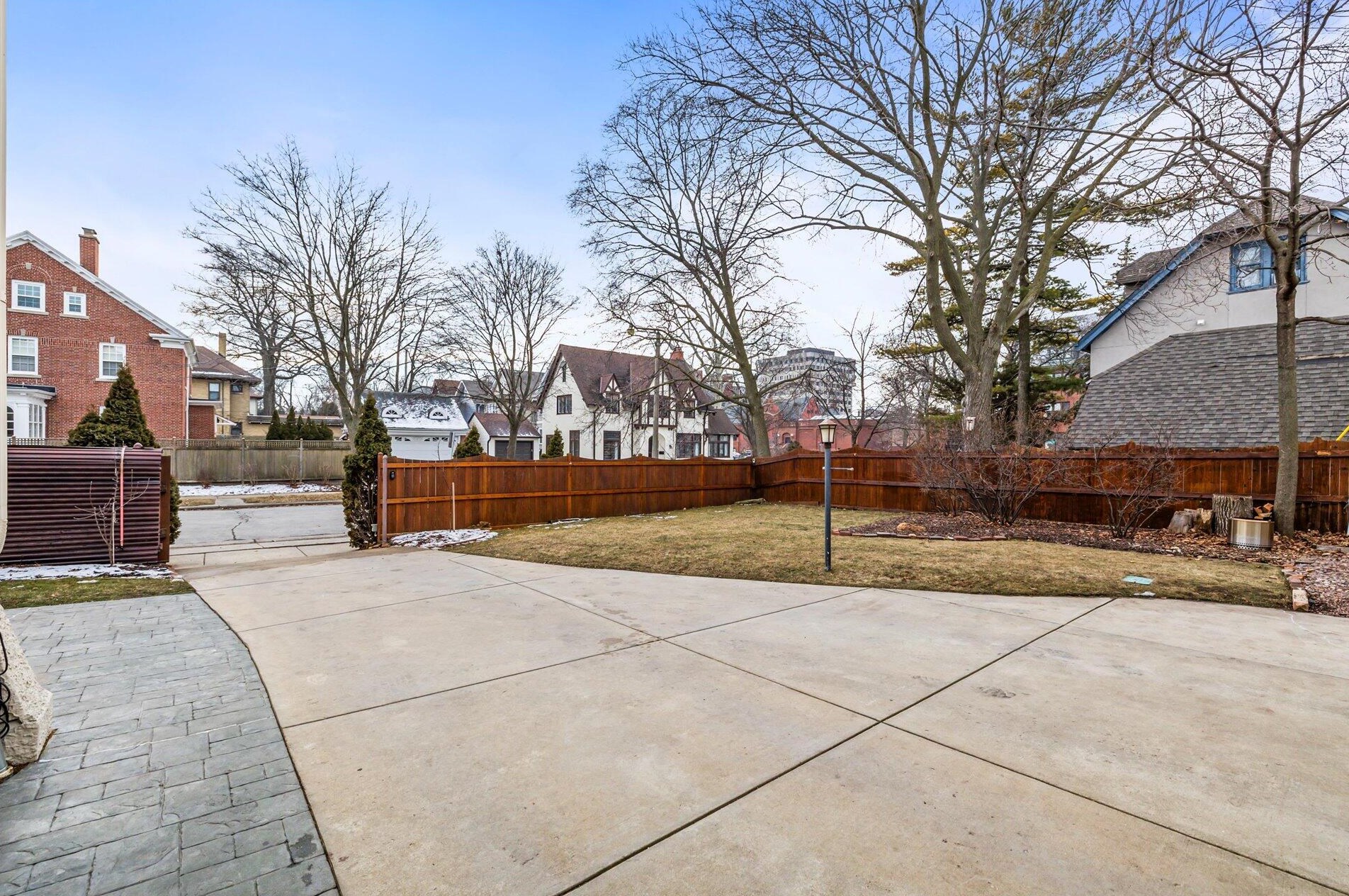 3405 Hackett Ave, Milwaukee WI  53211-2946 exterior