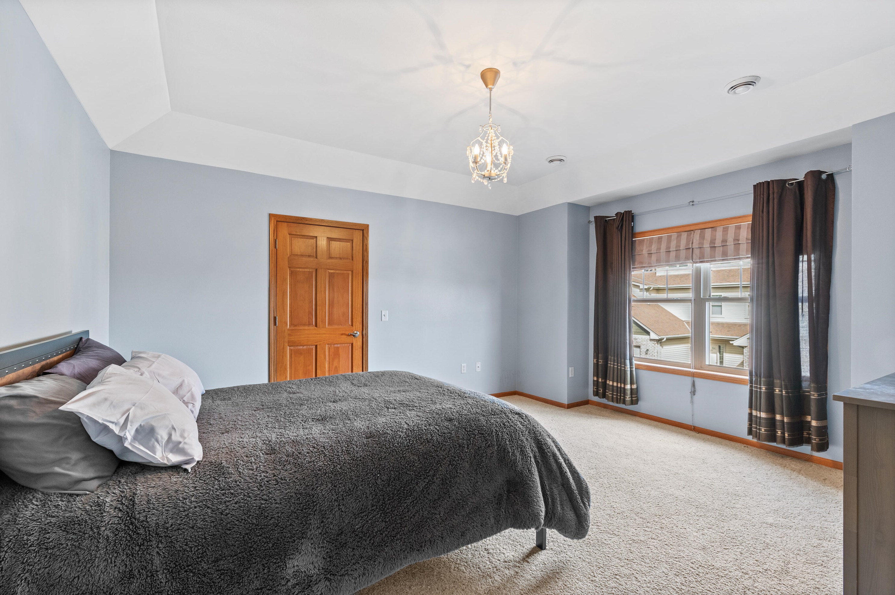 1663 New Port Vista Dr, Grafton WI  53024-9383 exterior