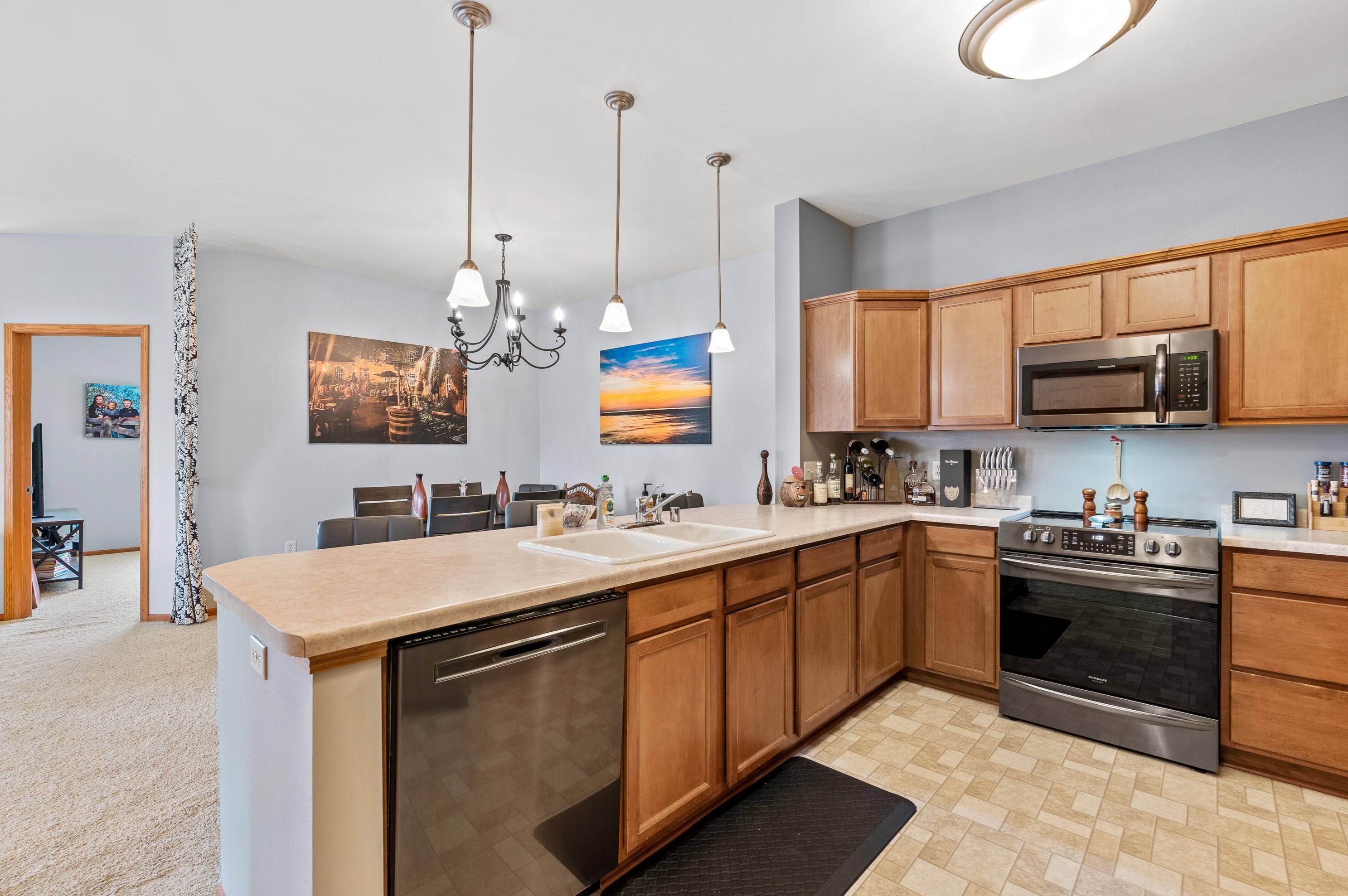 1663 New Port Vista Dr, Grafton WI  53024-9383 exterior