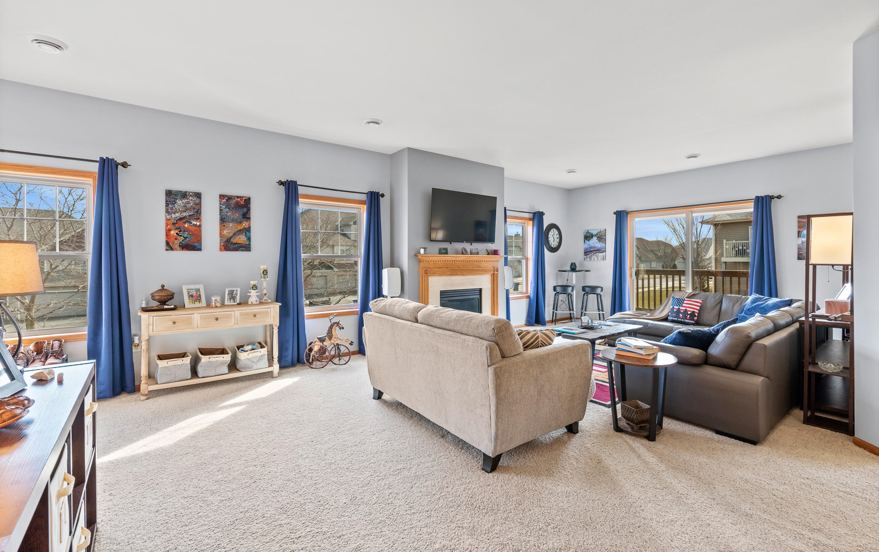1663 New Port Vista Dr, Grafton WI  53024-9383 exterior
